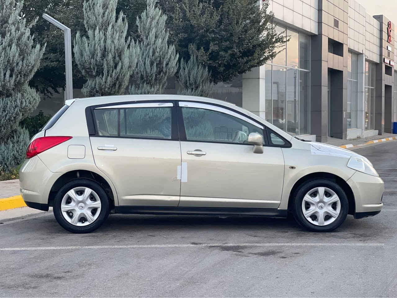 Nissan Tida 2007 

سعری ٦٨ گەڵاو معامەلە 

مواسەفات 
ناو زەرد 
٤جام کارەبا 
گێڕ ئۆتۆماتیک 
ئاوێنە کارەبا 

گێڕوو مەکینە بەشەرت 
کارەبای بەشەرت 

٤ پارچەی بۆیاخە 

سەیارەکە لە سلێمانیە 

ژمارەی موبایل *********** السليمانية, العراق
