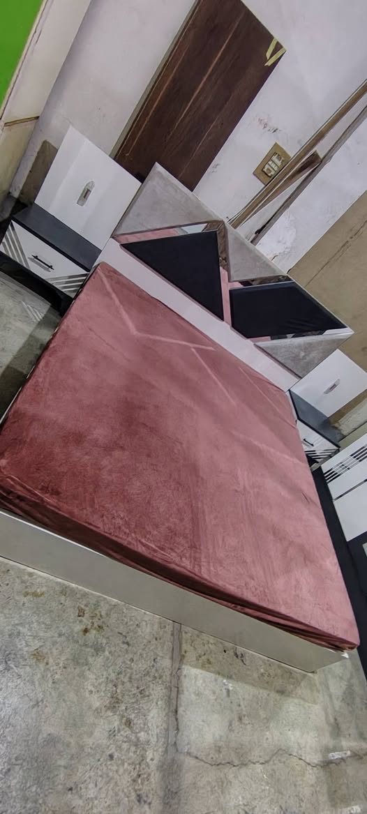 معرض رافع التميمي للاثاث المنزلي الجديد والمستخدم العنوان الحويجه فلكه شارع اطباء مقابل مجمع القادسيه
للمفروشات . . ***********.
