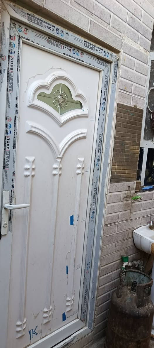 بيت بل عبيدي خلف بانزين خانه العبيدي 
مساحه 125 متر  + محلات ثنين قابله لل ايجار 
 
غرفتين  فوك بي هم كاملات 
منطقه مبلطه وكهرباء وكلشي كامل بيها 
بيت ركن على شارعين 
‏‪***********‬‏

