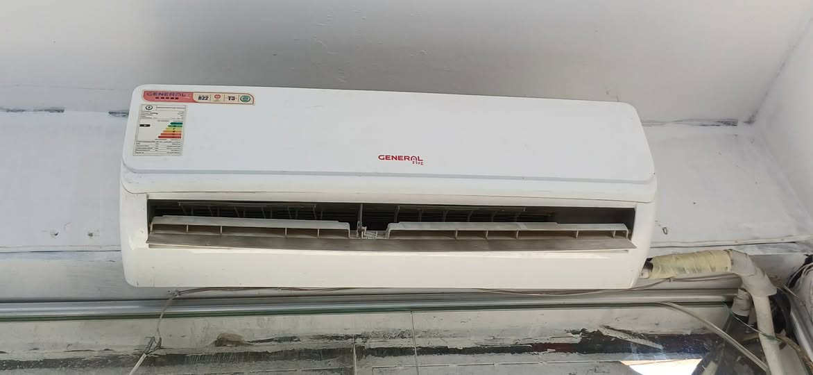 السلام عليكم 
سبلت جنرال فلاج 2 طن كامل بواري وريمونت جاهز 

تبريده 🥶 يخبل خير من الله غازه كامل تدفئه تبريد ✅

غازه R22 ✅

سعره 325 وبي مجال المكان بغداد التاجي سبع البور 
***********
