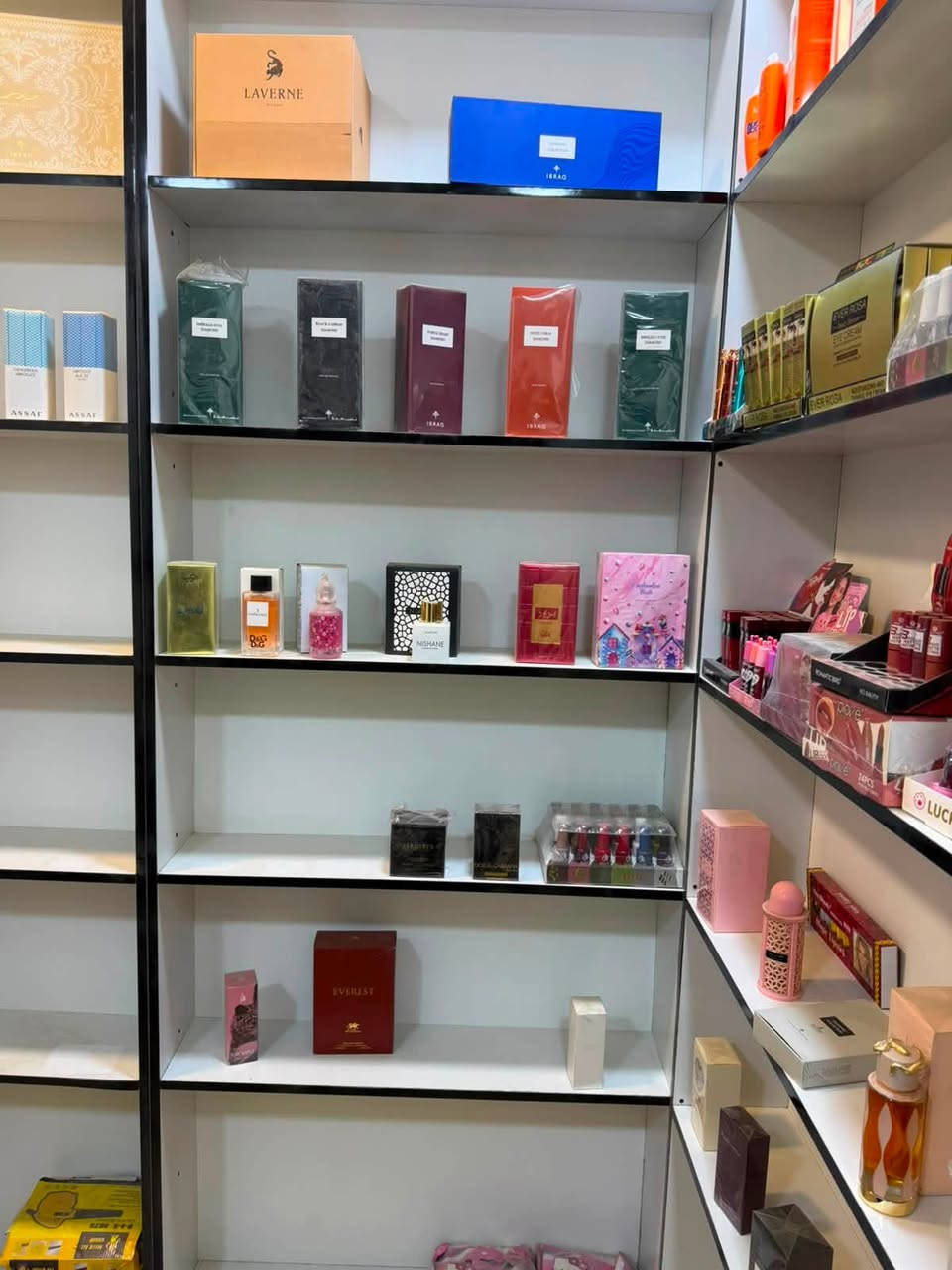 +964 772 229 6066
العنوان الحريه الاولى شارع باتا 
3 فاترينا السعر 180 
هذا الميز 75 الف
سعرهن بلاااش مال واحد متوازي
الارتفاع 250 عرض متر
عمق 20
