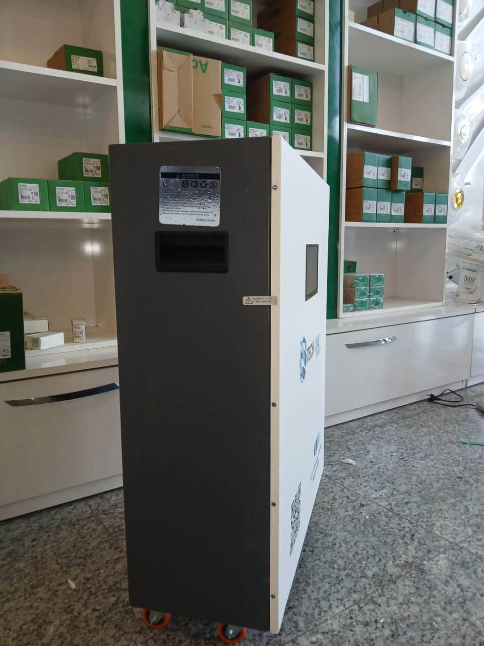 🔋 وصلت حديثاً بطارية TECHLINE 14.33 kWh ⚡
حل عملي وموثوق لتخزين الطاقة وتشغيل منظومتك بكفاءة عالية ☀️

✨ المواصفات:

• السعة: 14.33 kWh

• الخلايا: REPT

• نظام إدارة البطارية BMS: PACE

• 🇯🇴 صناعة أردنية

• 🛡️ ضمان 5 سنوات

اختيار مناسب لمن يبحث عن أداء موثوق، تخزين مستقر للطاقة، وعمر تشغيلي طويل.

📍 موقعنا: بغداد – حي الإعلام – شارع البدالة

📞 للطلب والاستفسار: ***********

🔋 TECHLINE — طاقة تخزنها بثقة.

نص مكتوب في الصور:
- TECH LINE ENERGY نعلن عن وصول بطارية : TECHLINE 14,33 kwh طاقة موثوقة .. لمستقبل أكثر استدامة السعة 14,33 kwh تخزين طاقة عالي الكفاءة الخلايا REPT خلايا ليثيوم فوسفات الحديد (LiFePO4) يي ام اس BMS: Pace إدارة ذكية وأمنة للبطارية الضمان خمس سنوات راحة بال تدوم الصناعة صناعة اردنية دعم للاقتصاد المحلي 51.2V LiFePO4 Battery 14.336KWH Made in Jordan بطارية عالية الأداء للتخزين الشمسي للاستفسار وطلب المنتج *********** موقعنا بلعداد - حي الاعلام شارع البدالة Sun Store مكتب أمان عالي بفضل نظام إدارة البطارية المتطور عمر افتراضي طويل أداء مستقر لسنوات صديقة للبيئة طاقة نظيفة ومستدامة مناسبة للمنزل والمنشأت التجارية
- TECH LINE ENERGY LITHIUM IRON PHOSPHATE (LiFePO4) BATTERY BATTERY 14.3 KWH 51.2V 280Ah | 14.336KWh Model: TE-HS 51.25280 Tech Line Energy LiFePO4 batteries are designed for high performance, long life, and maximum safety. Built with premium Rept Grade A cells and an intelligent BMS, they deliver stable power for a wide range of residential and commercial energy storage applications. SAFE & RELIABLE LiFePO4 Chemistry LONG CYCLE LIFE ≥8000 Cycles SMART BMS Intelligent Protection WIDE TEMP RANGE -20°C ~ 60°C FLEXIBLE EXPANSION Modular up to 16 Units EASY INSTALLATION Plug & Play BATTERY OVERVIEW Battery Type: LiFePO4 (Lithium Iron Phosphate) Nominal Voltage: 51.2V Nominal Capacity: 280Ah Nominal Energy: 14.336KWh Cells Grade: Rept Grade A Cycle Life: ≥8000 cycles @25°C, 0.2C, 95% DOD Warranty: 5 Years Design Life: ≥15 Years BMS: Smart BMS with multi-protection Communication: Bluetooth / WiFi / RS485 / CAN Application: Home ESS, Solar, Backup Power, Industrial, Telecom, Data Centers FRONT VIEW SIDE VIEW TECHNICAL SPECIFICATIONS ELECTRICAL CHARACTERISTICS Nominal Voltage 51.2V Nominal Capacity 280Ah Nominal Energy 14.336KWh Combination Method 16S1P Cycle Life ≥8000 cycles @25°C, 0.2C, 95% DOD Self Discharge ≤3% / Month Efficiency of Charge ≥97% Efficiency of Discharge ≥98% STANDARD CHARGE Recommended Voltage 57V Recommended Current 56A Max. Charging Voltage 58V Max. Charging Current 200A STANDARD DISCHARGE Recommended Current 56A Max. Continuous Current 200A Discharge Cut-off Voltage 46V ENVIRONMENTAL Charge Temperature 0°C ~ 60°C Discharge Temperature -20°C ~ 60°C Storage Temperature 0°C ~ 40°C IP Class IP30 MECHANICAL Case Material Metal Dimensions (W×H×D) 505×387×250 mm Weight 120 Kg Mounting Wheels PROTECTION FUNCTIONS Over Charge Protection Over Discharge Protection Over Current Protection Short Circuit Protection High / Low Temperature Protection Cell Balancing Fire Protection Auto Sleep / Wake COMMUNICATION & FEATURES Display 7-inch Touch Screen Connectivity Bluetooth / WiFi / RS485 / CAN Parallel Connection Up to 16 Units Cooling Natural Cooling Cells Grade Rept Grade A CERTIFICATIONS CE CE Certified RoHS RoHS Compliant UN38.3 IEC IEC IEC Certified MADE IN JORDAN TECH LINE ENERGY in f www.techlineenergy.com