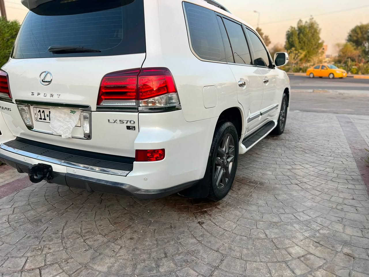 السلام عليكم
لكزس 2013 LX570 خليجي بريم 

فول موصفات 

بصمه-فتحه-راداد-كامير-كشنات تدفئه وتبريد -ستيرن كهربائي-صندوق شفط _جكات _داخل مشمشي 

سياره جهازه  من كلشي وجديده 

مكان بغداد

الاتصال

***********
