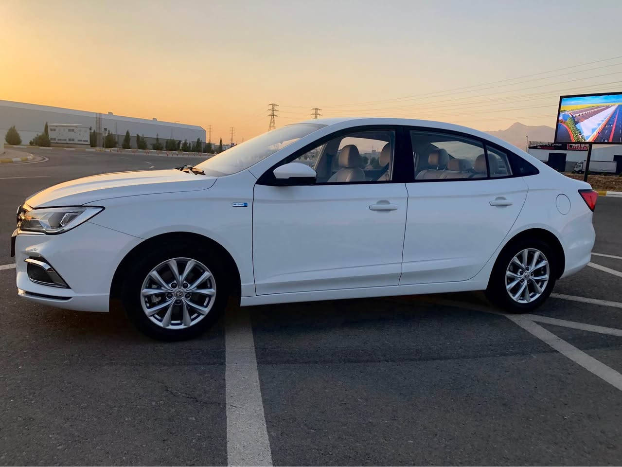 mg 5 مواسەفات ستاندارد  مۆدێلی 2023 بێ بۆیاخ بێ سارد تەنھا 43000 كم ڕۆشتووە نرخی 97 و مەجال *********** السليمانية, العراق

