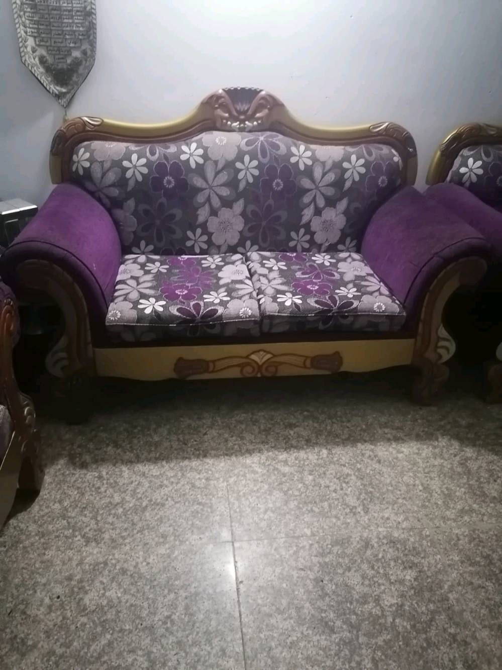 تخم ٧ مقاعد جديد ونضيف نوعيته ملكي بلوك يعني ثكيل وما ينزل  اريده ٢٥٠وبي مجال
