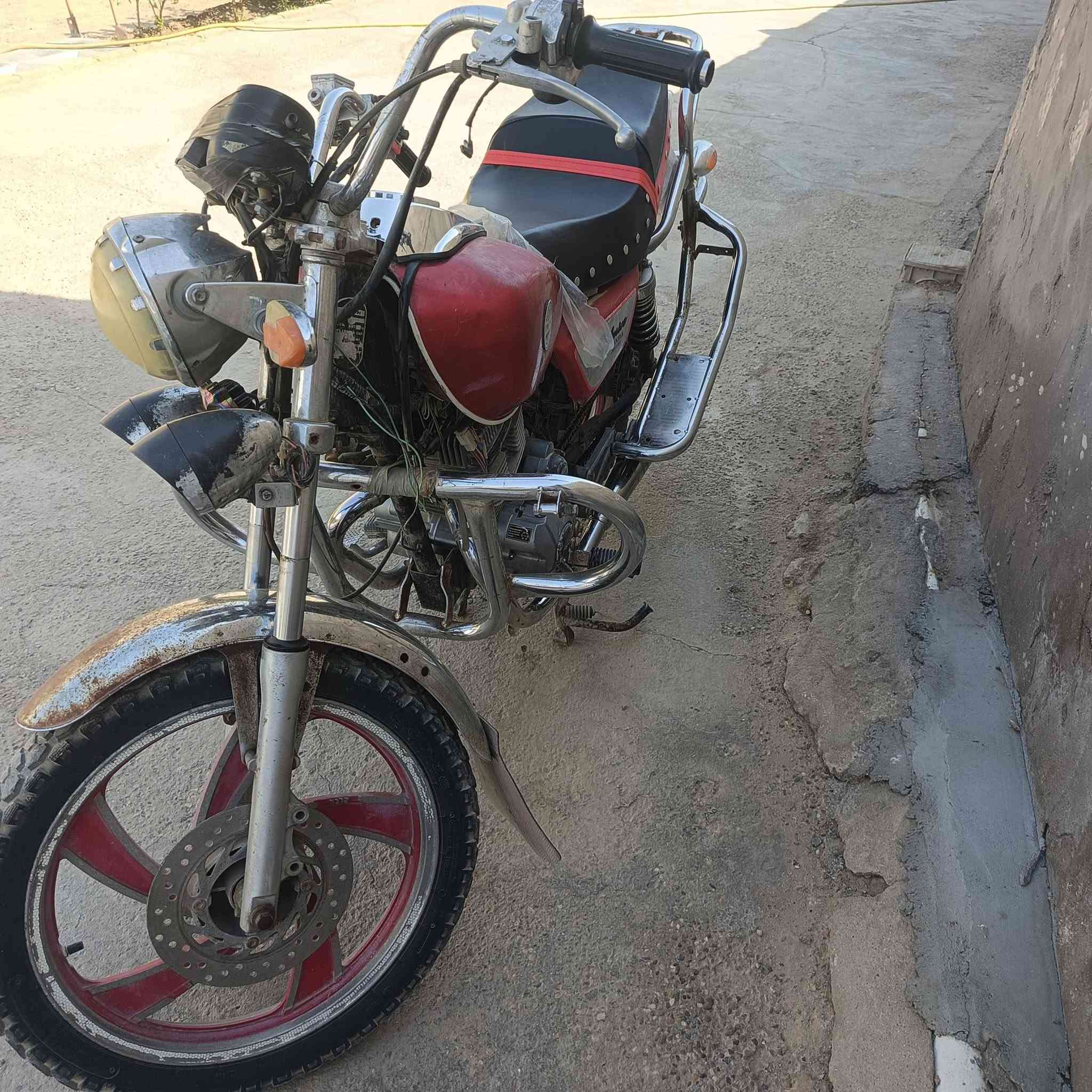 تايموته 15.
للبيع. اوارق اصولي. نكره سلف كهربئيات شغاله بس الهندر مكسور 400وبيها مجال *********** شطره
