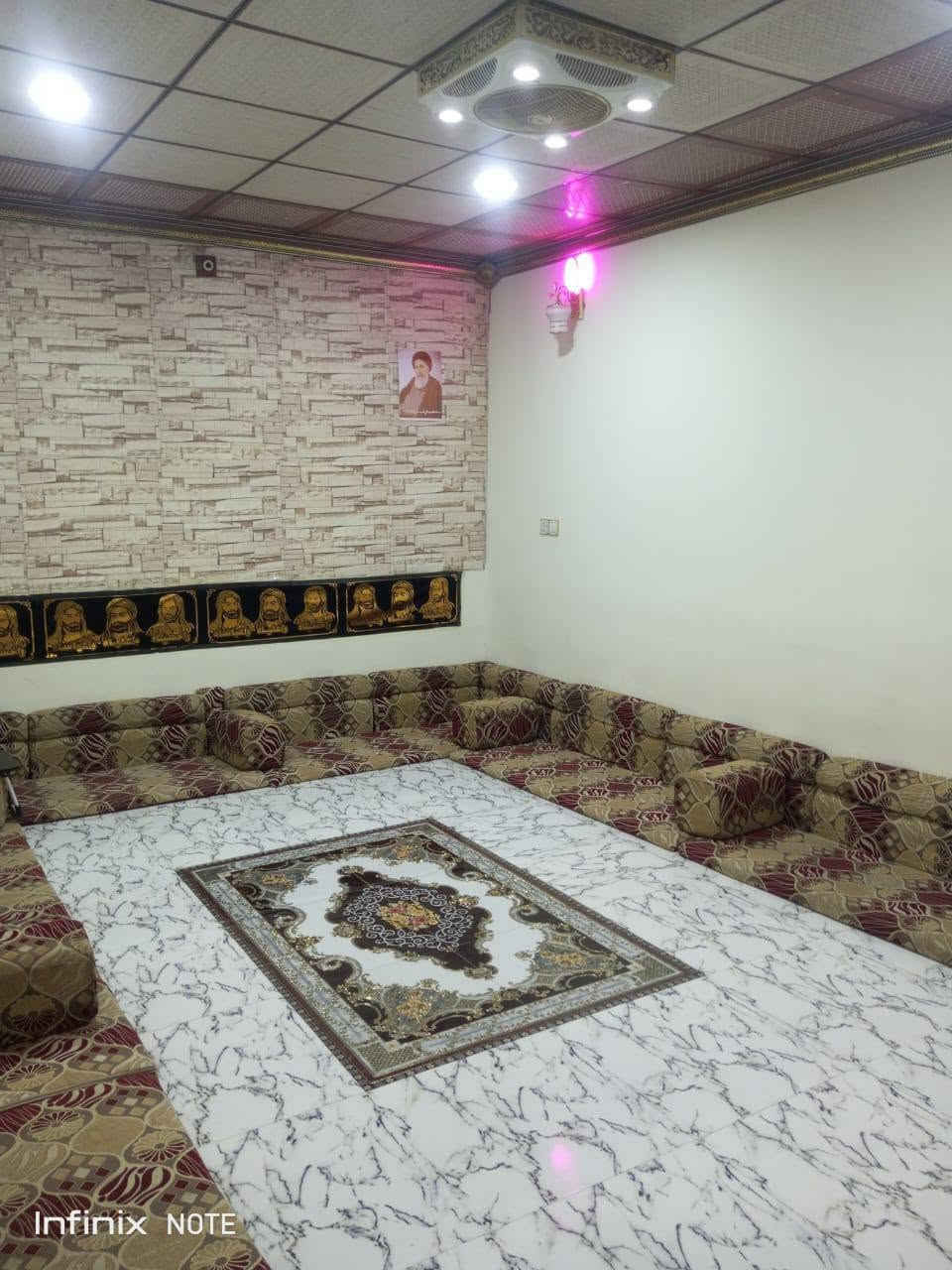يالله .. دار سكن طابو سند ٢٥ تدخل شريك بالطابو حي متكامل وشورع مرتبه وخدمات من ماء اساله وكهرباء وطني وخط مولد ومجاري يبعدعن شارع سومر دغاره مسافه ١٥٠م موقعه حي غازي اول نزله مساحه البيت ٢٦٠م  بناء .. غرفتين وصاله ومطبخ وستقبال ومجمع صحيات داخليه وخارجيه .. حديقه حلوه ومرتبه .. تجعل لك  الراحه النفسيه والكعده الحلوه .. بناء نظيف وجديد. 

سعر البيت (٣٧) وبيه مجال  
التواصل والاتصال على الرقم ***********

نص مكتوب في الصور:
- Infinix NOTE