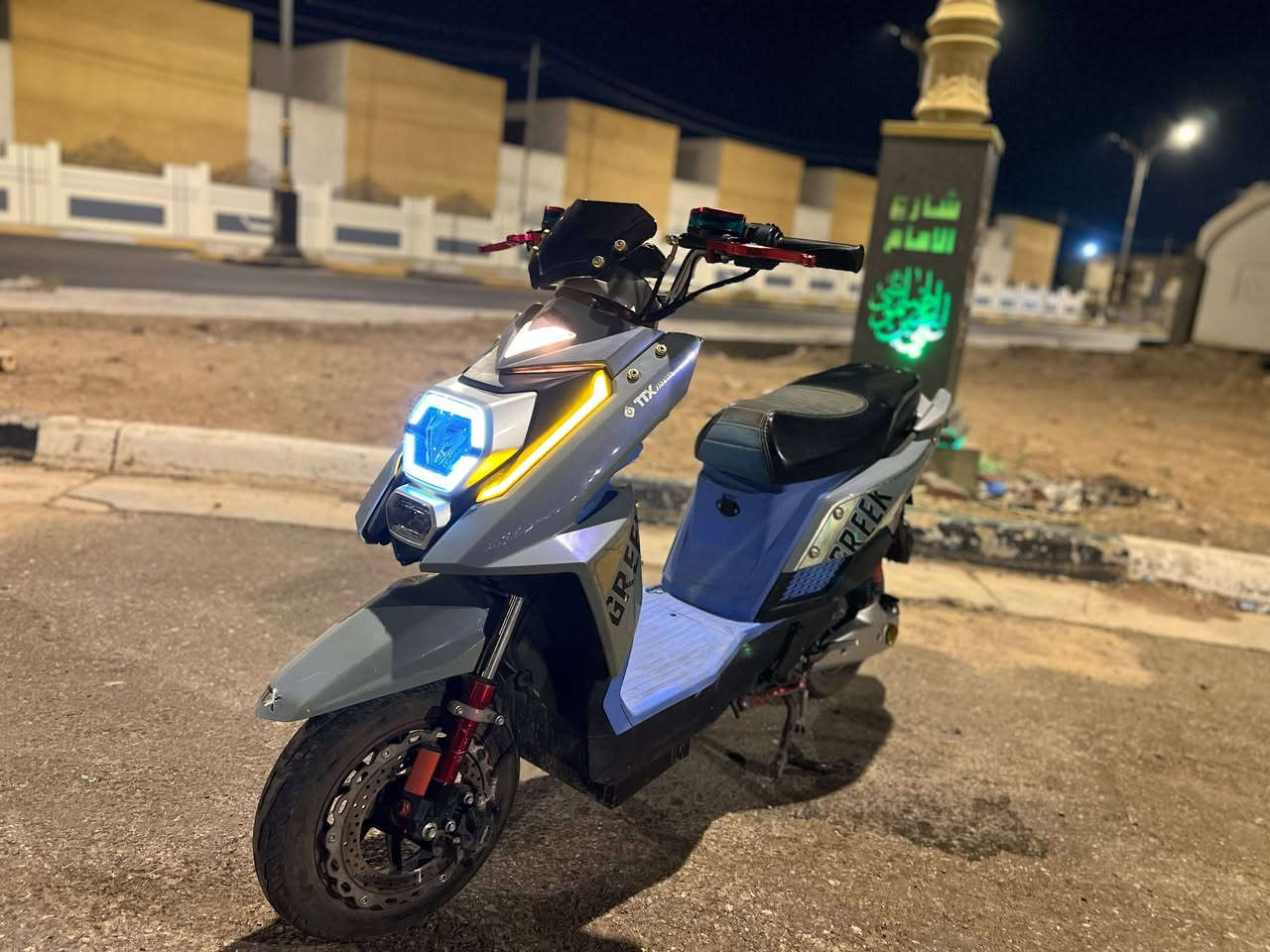 دراجه شحن للبيع جديده استعمال اسبوعين  نوعهه G7 من محلات الحاج نجم فول مواصفات مثبت سرعه دبل اشاره لايت عالي لايت ناصي سكن دبلات غاز اصليات مساحه واسعه جدا بالصندوق ستاند وسط ستناد صفح 5  بطاريات  السرعه 99 حقيقي  شلعه ومعدل بريكات عنابير  السعر 600 وبيهه مجال شي قليل جدا اخذتها ب 800 وصار عندي ضرف  مكاني كربلاء قرب مستشفى الكفيل  ***********  الدراجه بعدها بالسلفون
