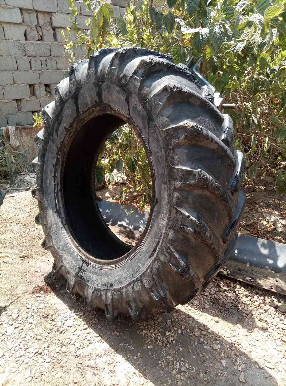 تاير فيات تك حجم 34/18 نظيف فوك النص عمر مكاني بابل للاستفسار الاتصال على الرقم ***********

