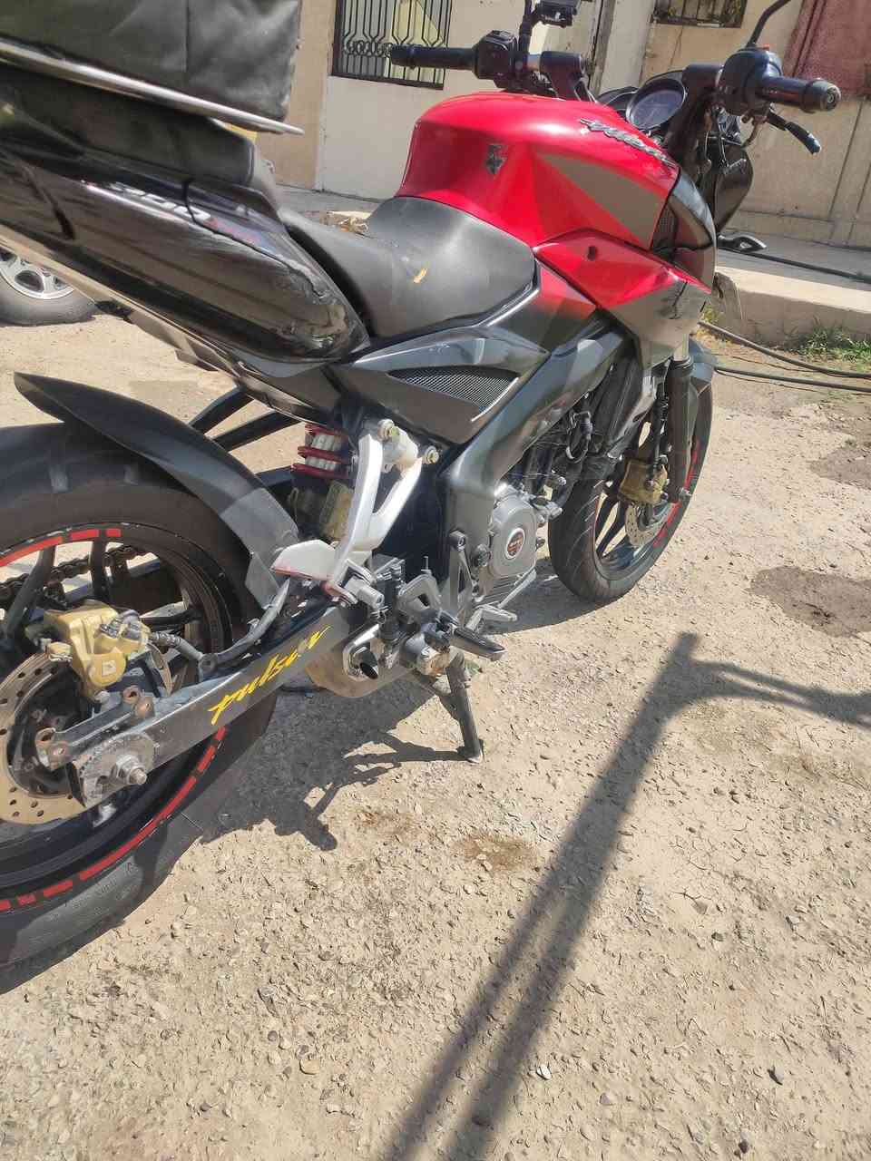 سلام عليكم بولسر ns موديل 21 رقم بغداد نكليزي بسمي بيها نقوصات بسيطه اشاير الي وره والدشبول الكيلو متر الشاشه مكسوره السعر مليونين ونص وبيها مجال العنوان بغداد ابو غريب رقم الهاتف ***********ترهم مراوس
