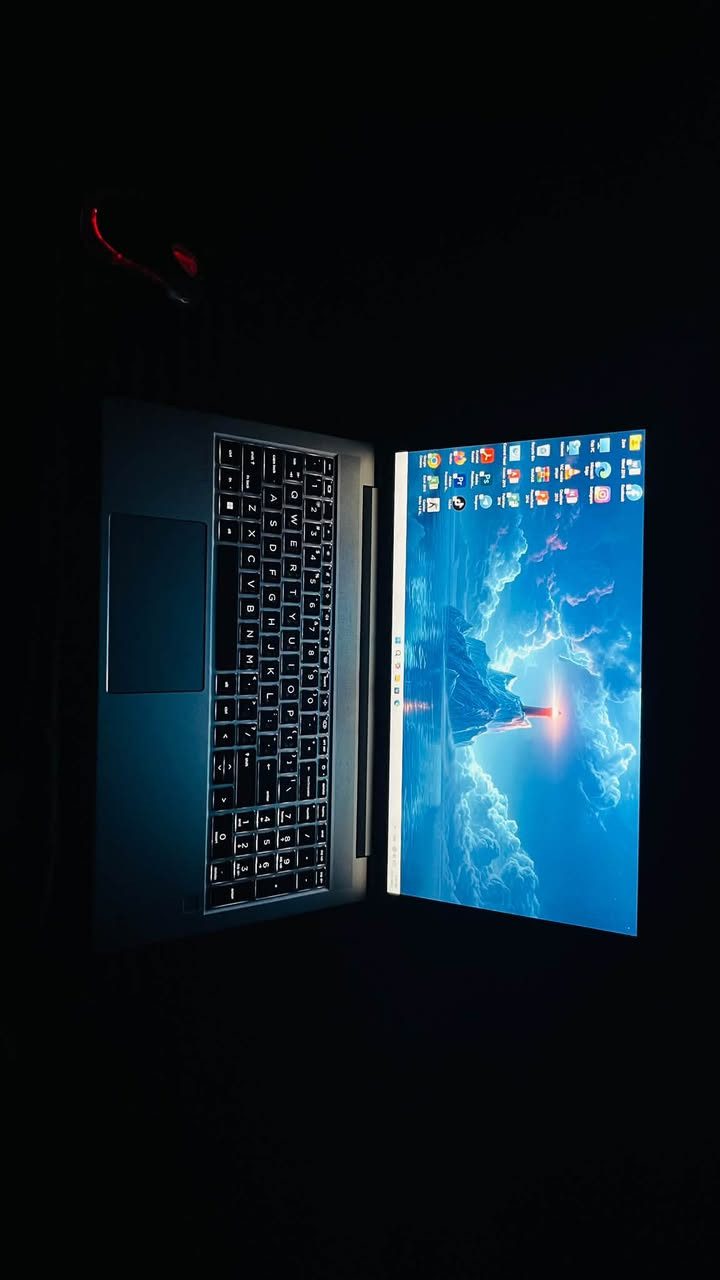 💻 للبيع HP EliteBook 650 G9 — شاشة 15.6 إنچ

جهاز أنيق وعملي، مناسب للعمل والدراسة والتصفح وبرامج الأوفيس والتصميم والاستخدام اليومي.

🔹 الموديل: HP EliteBook 650 G9
🔹 الشاشة: 15.6 إنچ
🔹 المعالج: Intel Core i5-1245U
🔹 الجيل: الجيل 12
🔹 الرام: 16GB RAM
🔹 النظام:  11 Windows
🔹 الفئة: EliteBook — فئة الأعمال من HP

✅ أداء سريع ومستقر
✅ مناسب للأعمال المكتبية والدراسة
✅ مناسب للتصفح وبرامج Office
✅ يشغل Photoshop وبرامج التصميم الخفيفة إلى المتوسطة
✅ شاشة كبيرة ومريحة للاستخدام
✅ جهاز عملي وأنيق

📦 حالة الجهاز: [جيدة جداً]
💾 التخزين SSD: [512GB]
🎮 كرت الشاشة: [Intel UHD Graphic]
🔌 الشاحن: متوفر
💼 جنطة :هدية
  🎁 بالاضافة الى ماوس: هدية 
💰 السعر: [520،000] الف
📍 المكان: [بغداد البلديات]
☎️: ***********
