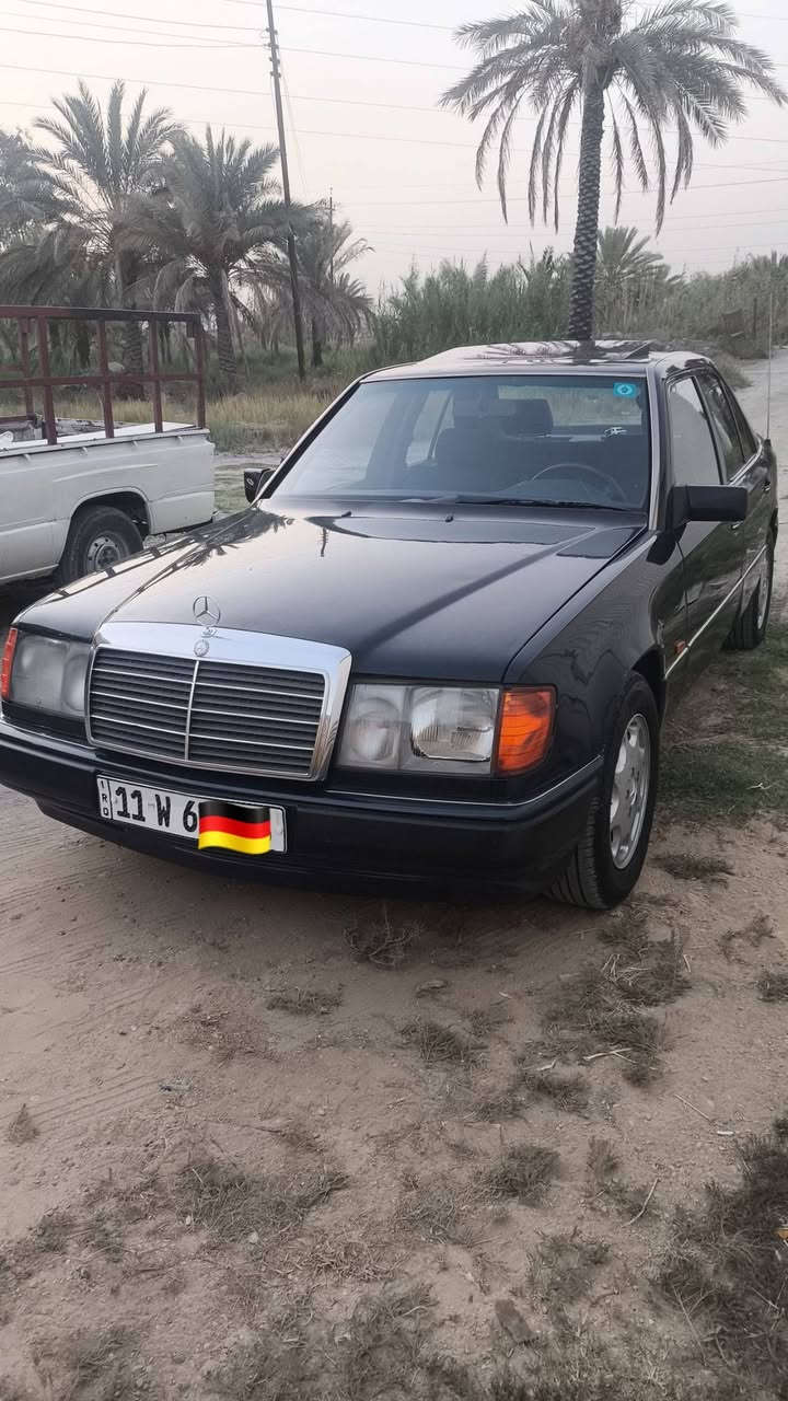 السلام عـليكم
مرسيدس دب للبيع موديل 91

المواصفات 

محرك بلادي 

كير محرك مكفول 

قواعد دبل سليمات

تبريد ثلج🥶

فتحه سقفيه 

كراسي كهرباء شغال 

السياره مصبوغه جماليه لون نيلي 💙

مكاني بغداد

 الاتصال.. ***********

***********
