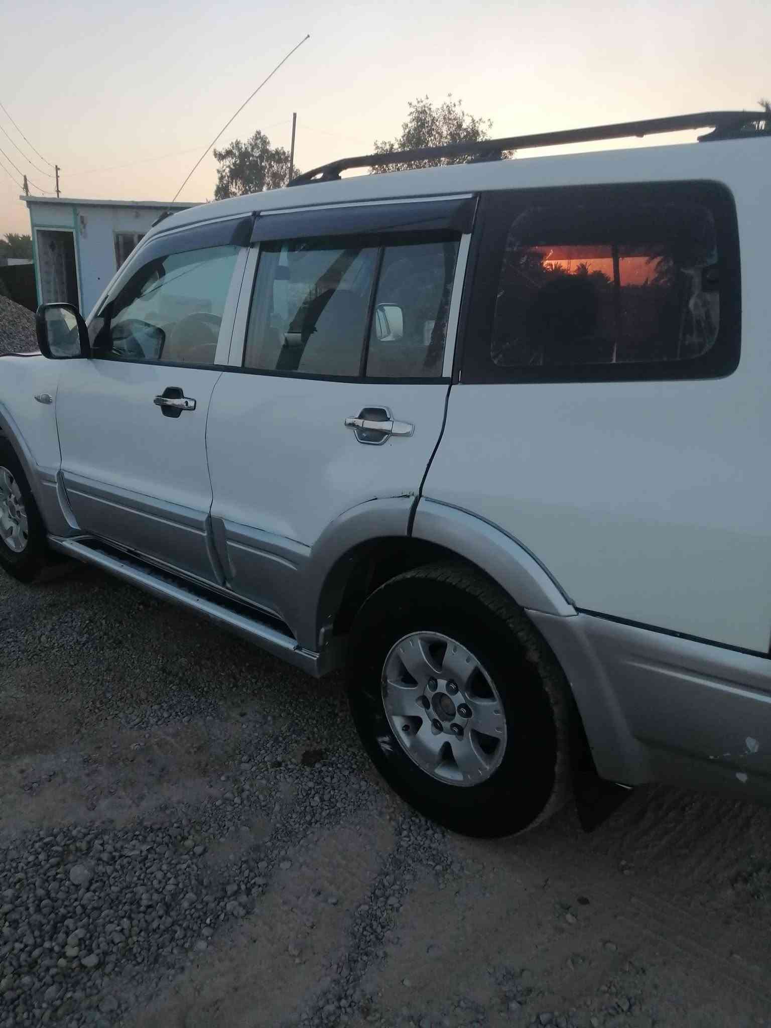 من  رخصه مدير الكروب سيارة باجيرو رقم بغداد انكليزي هزه جديده سنويه ل٣١ باسمي محرك ٣٠٠٠ بلادي كير عادي انسى صرف البنزين صبغ جاملغ امامي أثر ضربه خفيفه طخم تاير ترايك وين ما يعجبك السعر ٦٥ وبيها مجال حك الجيه الاتصال على الرقم *********** محرك بي تبخير قليل بدون صرف بيع او مراوس وانطي فرق حسب القناعه مكان المسيب
