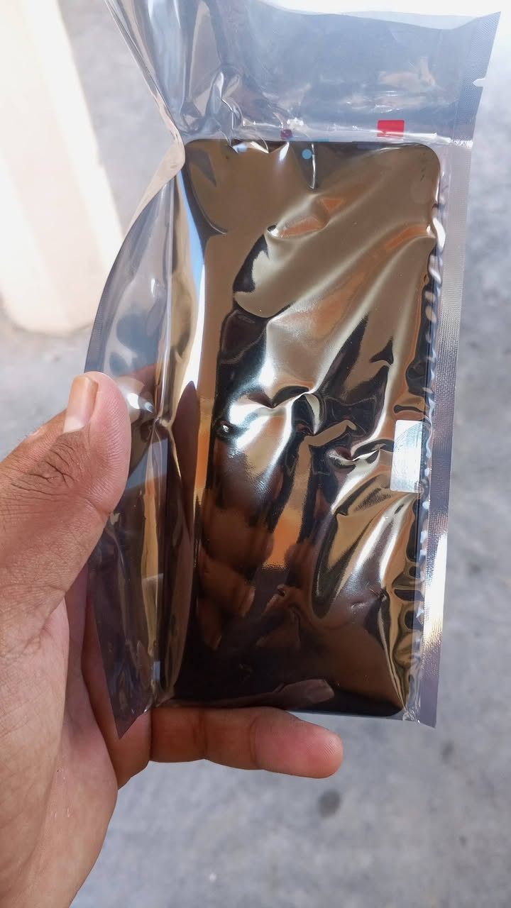 سلام عليكم شاشه جهاز كالكسي A12 جديده مامستخدمه للبيع واتساب ‏‪***********‬‏
