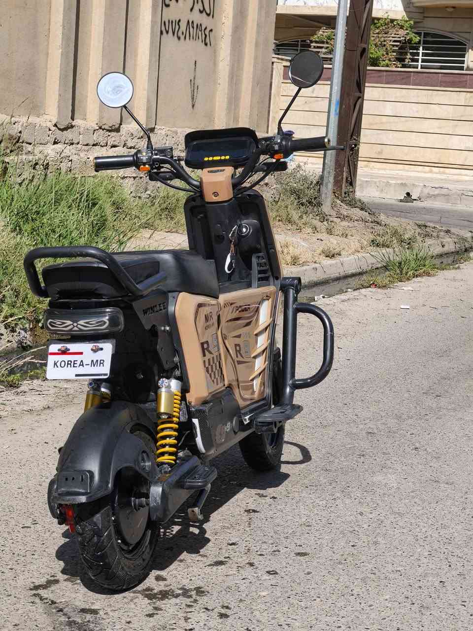 ماطور Rs9 للبيع
الماطور نظيف مابي شي كله شرط
خمس بطاريات 46 امبير سوبر كرافين شرط الفحص
اربع سرع 109
 فقط بي الفج الخلفي مكسور غير شي مابي
للستفسار
***********
واتساب
