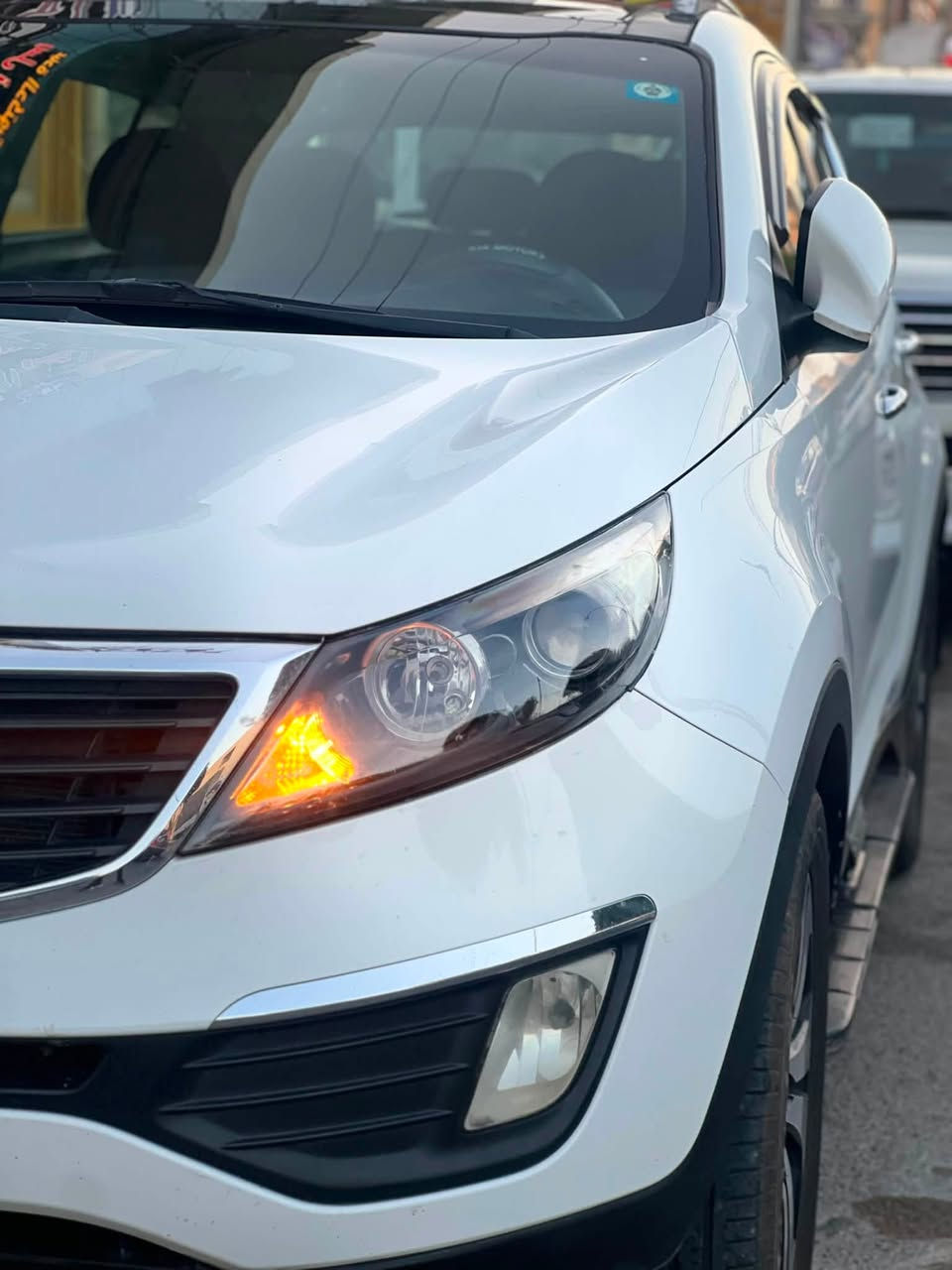 سلام عليكم KIA SPORTAGE
كيا سبورتج 
موديل 2011
خليجي رقم بغداد 
سياره بلاديه مكفوله من الضربه والصبغ يعني سياره كلين تايتل 
موصفاتها فول 
بصمه تشغيل 
بصمه أبواب 
مقاعد جلد 
مقعد السايق كهرباء 
كأمره  
حساس خلفي
بيها ثلاجه 
مري شفط 
اشاير بل مري
تحكم ستيرن جهتين
وبعد بيها مواصفات
تبريدها ماشالله كلش بارد 
سياره مال بيت مامتعوبه 
سياره جاهزه وكلش حلوه 
رقم بغداد الجديد 
محرك 2000 دوش 
سعرها 150 وبيها مجال للشراي 
وإذا اكو مراوس حسب القناعه 
***********
***********
