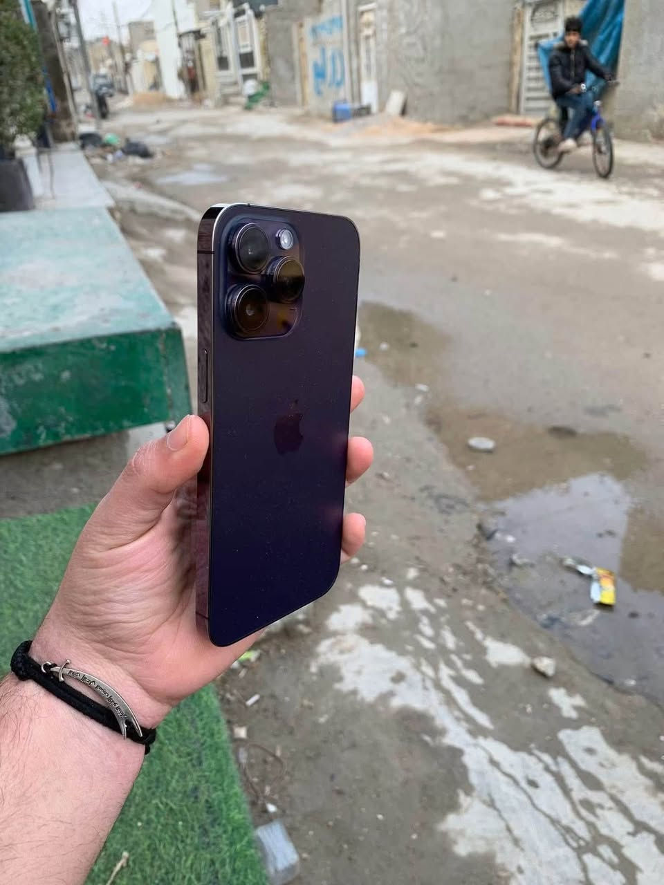 للبيع جهازين ايفون - بغداد مدينة الصدر
الاول: 14 Pro Max

- الذاكرة: 256GB

- البطارية: 87% مال تفصيخ شحنته يوم كامل

- النضافة: 100% مابي زلغ 

- الشاشة: 3 خيارات مستبدلة

- الحالة: كله شغال 100% 

  كامرات✅ اتصال✅ سيمكرت✅ فيس ايدي✅ واي فاي✅

- السعر: 575الف وبي مجال

- شرط النضافة: تجي تفحص على راحتك

الثاني: 13 عادي

- الذاكرة: 128GB  

- البطارية: 64% شحنته زينة

- اللون: نيلي - شرق اوسط

- الشاشة: 3 خيارات تجارية

- الحالة: كله شغال بدون عطل

  اتصال✅ سيمكرت✅ فيس ايدي✅ كامرات✅

- السعر: 250 ألف وبي مجال

*ملاحظات*: مراوس موجود - متواجد واتساب بكل وقت

*للتواصل*: ***********
