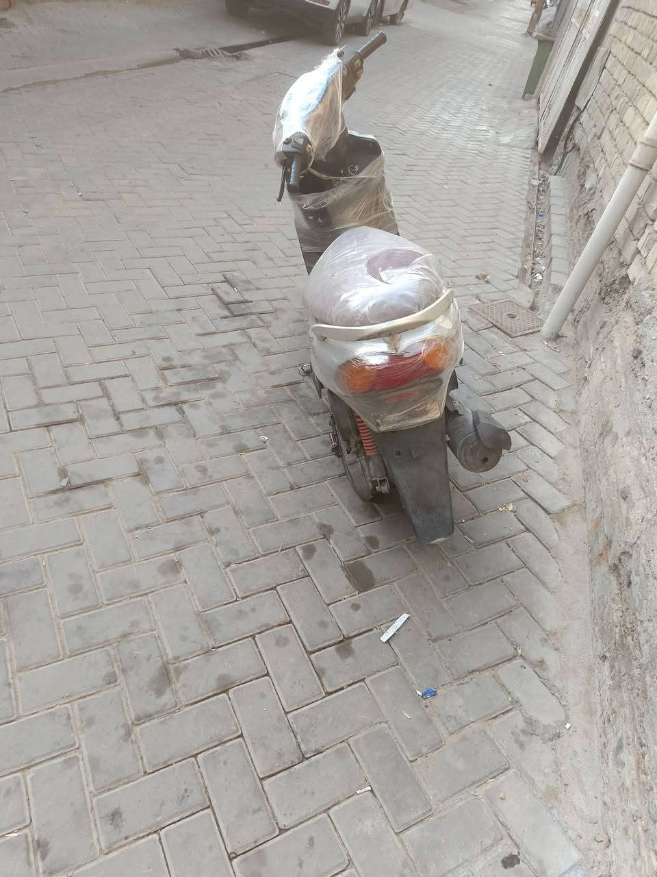 بسم الله الرحمن الرحيم 
السلام عليكم دراجه ماكس قچمه كلشي مامحور بيها ع وضعه البلادي مكينه تخبل شلعته تخبل تايرات جدد كهربائيات كله شغاله وهورن شغال بيه بس هاذ الكسر بس الوجه الله شاهد بلادي مكاني مدينة الصدر قطاع32 رقمي بي واتساب ***********
سعرها 350 وبيها مجال حگ الجيه
