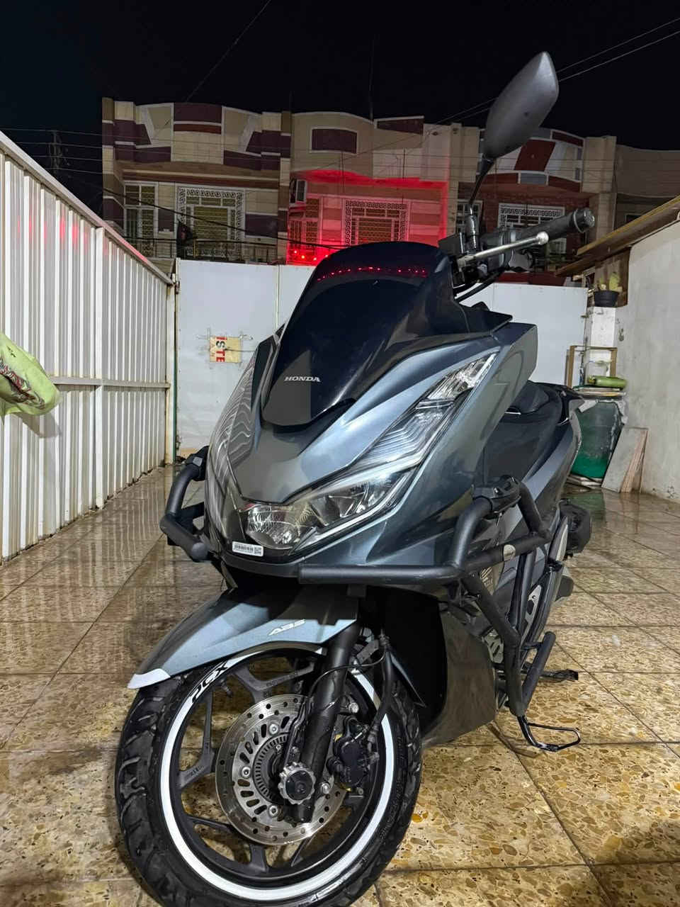 السلام عليكم دراجه pcx جيل الرابع وارد كوري
لون رصاصي دراجه نضيفه مكفوله كفاله عامه كفر ومكينه
برغي ممفتوح  بيهه على وضعه من اخذتهه لحد هسه 
شادلهه كشن مال باله اصلي ودرع اصلي (sss) بس الكشن والدرع ماخذهن ب٣٠٠  دراجه ربع متذب عليهه مكفوله من الزلغ 
سعرهه ٣ ملايين و٢٠٠  وبيهه الي يشوفهه غاليه كلشي موجود بالسوك مكاني بغداد الشعب ***********
