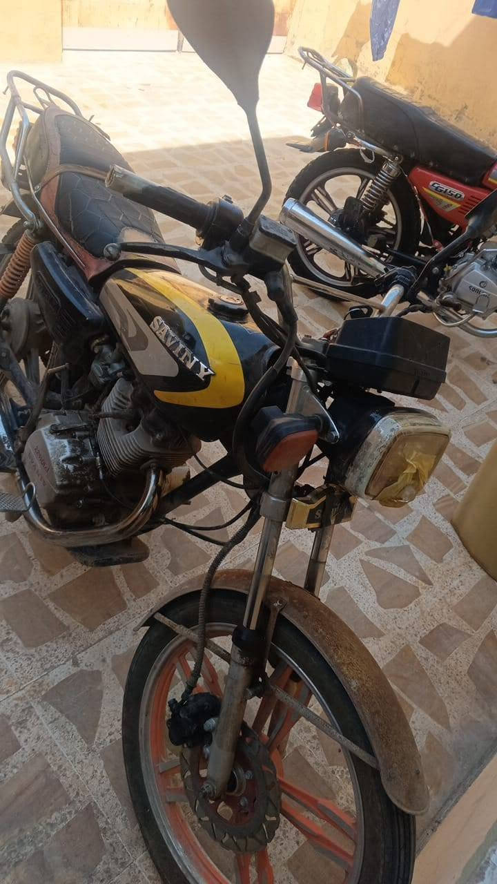وجوسلام عليكم  ماطور سافين    موديل 21 نضيف بس صار فتره قصيره متروك وهاذ وسخ لي ع مكينه   منفيس موجود واتساب ***********
