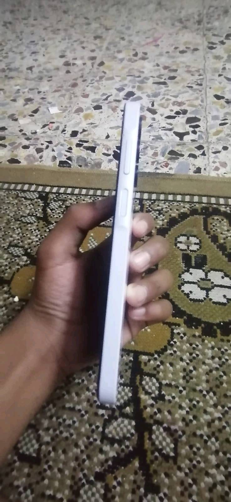 سلام عليكم 
موبايل سامسونك A15 للبيع
نضيف كلشي مامبدل بي مادخل تصليح
البطاريه. 5000 ملي امبير بطاريه ضخمه
ملاحضه. هاذي الكسور الي موضحه بل صور فقط بل الكلاسه. 
السعر166 وبي مجال للشراي
لايجود توصيل.