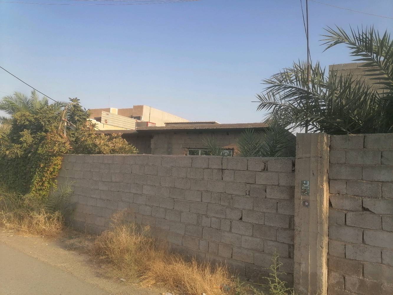 سلام عليكم هيكل. مساحته 325مربع. بي بناء 150متر يحتوي علئ غرفتين نوم كبيرات حمام مطبخ استقبال. تواليت خارجي. صب مسلح. الموقع. الراشديه قرية السلام السوامره سابقا.  سعر 55وبي مجال قليل. سند 25 زراعي. ***********
