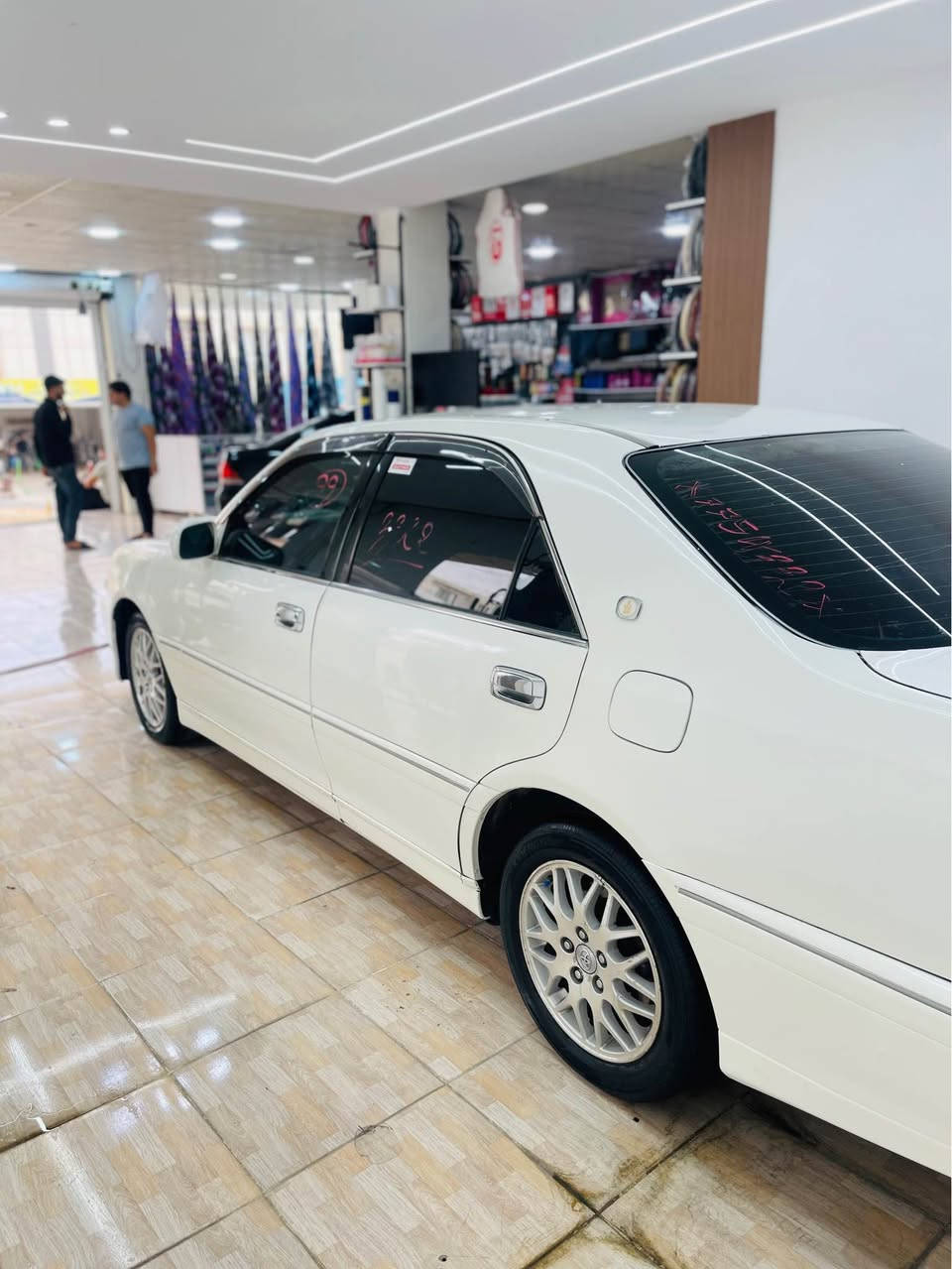 مه ليكه كؤدي هه يه  به س موس موس ٢٠٠٣ مه كينه ديفؤر ١٧١ مواسفات ٢ دوگمه په رده ده شبول نجف كوشن كاربا ئاوينه شه فت و هيته ر جوار تايه و ويلي نويه لايد كريستاله و عه ده سه ٤ پارجه ي بؤياغه بريكي به ستراوه جركه ي تيانيه سوكاني وه ك ئاوه تبريد سا ردو گه رم به شه رته به شه رتي گيرو مه كينه و براوه به شه رت سحري ٤٥ گه لاو مجاليكي برايانه *********** كويسينجاك, أربيل
