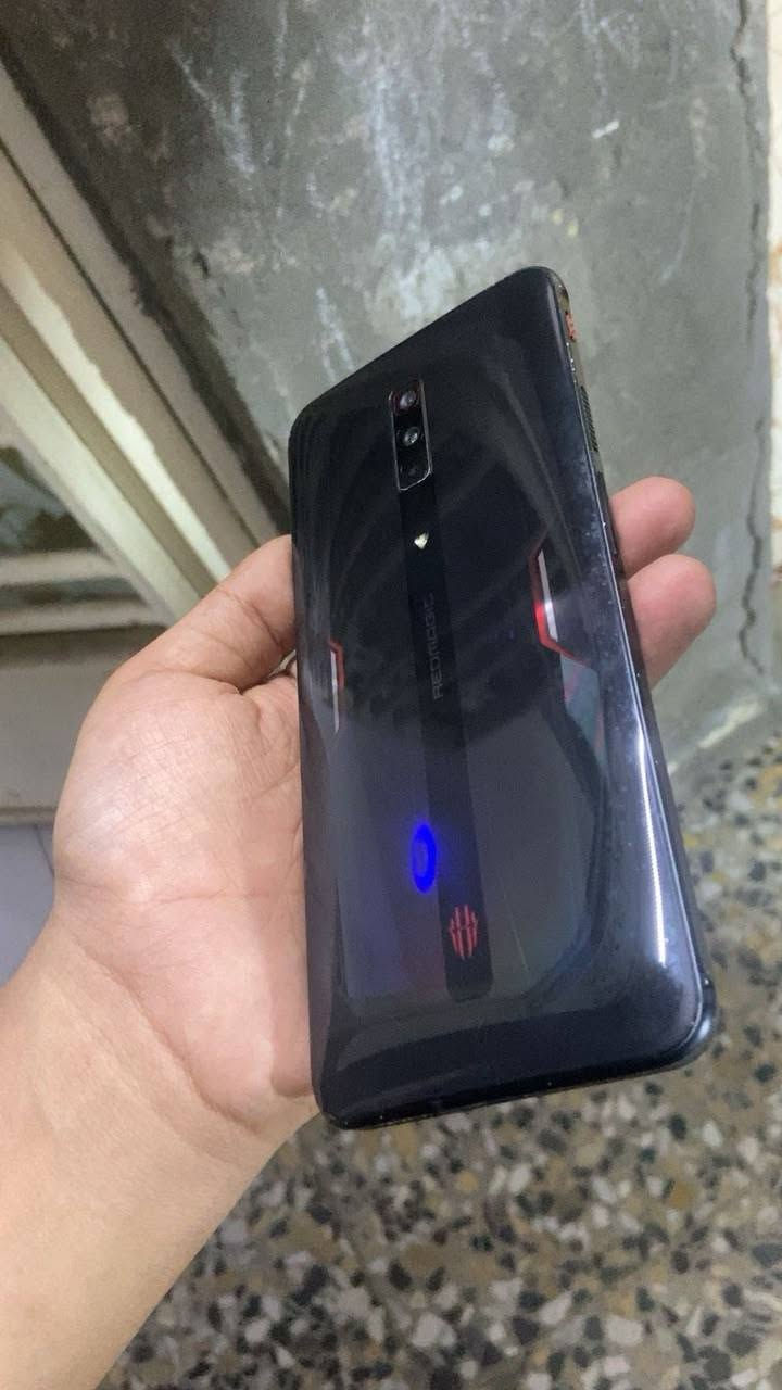 السلام عليكم المو شراي ليتعبني فدوه
ريد مجك 6s للبيع 
الجهاز مواصفاته
المواصفات البارزةالشاشة: قياس 6.8 إنش من نوع AMOLED وتدعم معدل تحديث فائق 165 هرتز.الأداء: معالج قوي من كوالكوم (سناب دراجون)، مصمم خصيصاً لتشغيل الألعاب الثقيلة.التبريد: مروحة تبريد داخلية مدمجة لتقليل حرارة الجهاز أثناء اللعب الطويل. 
مع شفتات خارجيه ملمس خرافي
الجهاز بي فطر بشاشه ممبين ولا ماثر 
مكاني بغداد ماعندي توصيل
***********
سعره 300
