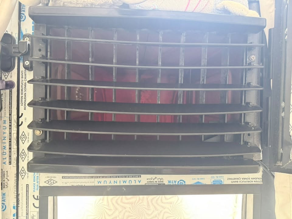 مبردة دكت العام اشتريته نظيف كلشي مابيهة لاعطل ولا كسر
وهواها كلش بارد 
السعر ٢٥٠ وبي مجال للشراي 
***********
