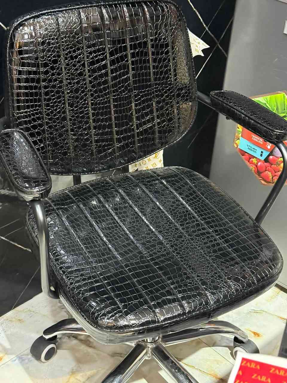 ميز كاشير وكرسي وستول عدد ثنين
ومرايه أريدهن ب٢٥٠ كلهن 

عنوان حي الجهاد الحمدانيه 

***********
