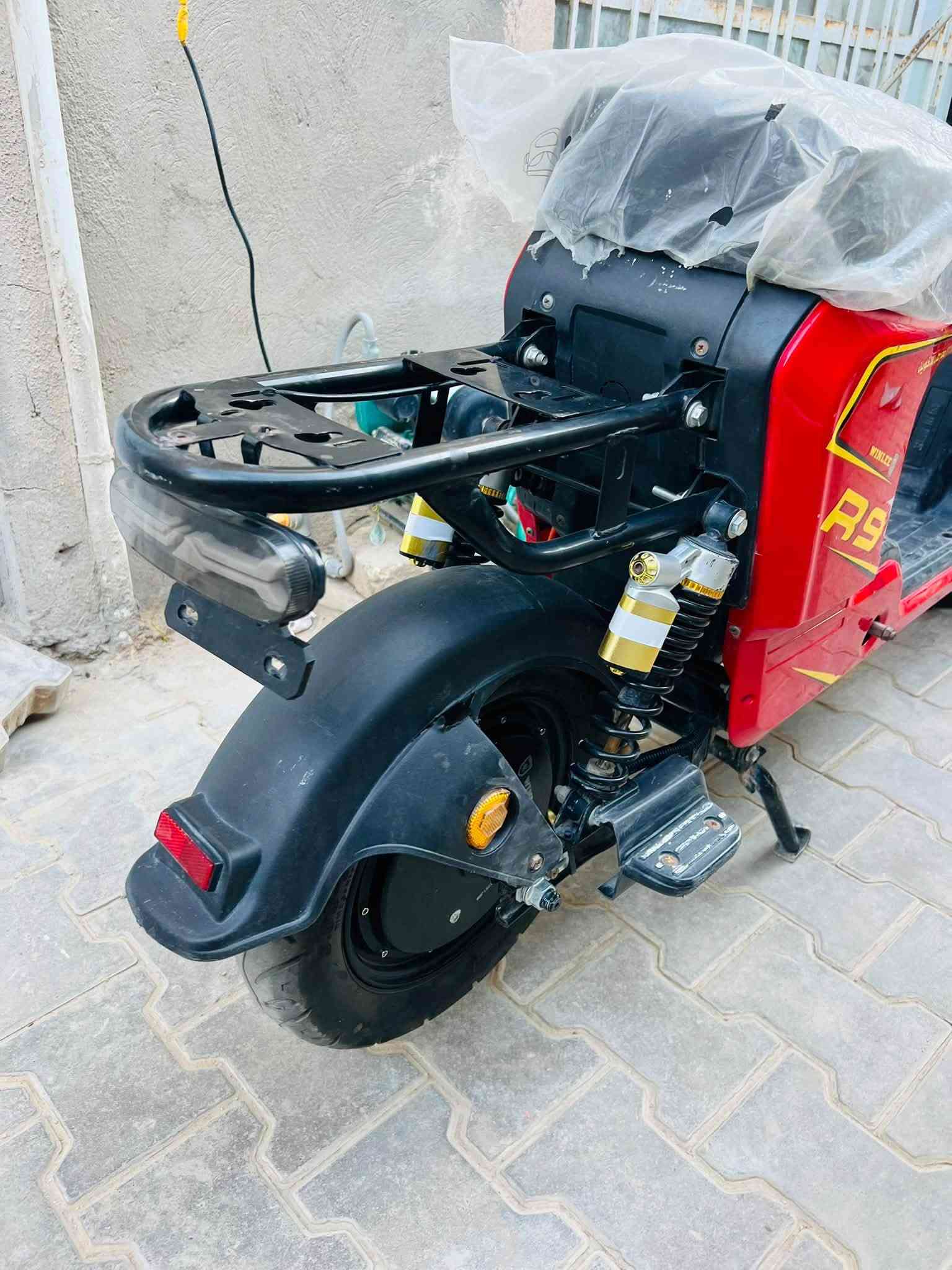 سلام وعليكم دراجه نضيفه بس نقص شاحنه عطلانه الشاحنه مالته عطلت ودراجه نضيفه رايده 350وبيه مجال اتصل على الرقم لاستفسار ***********
