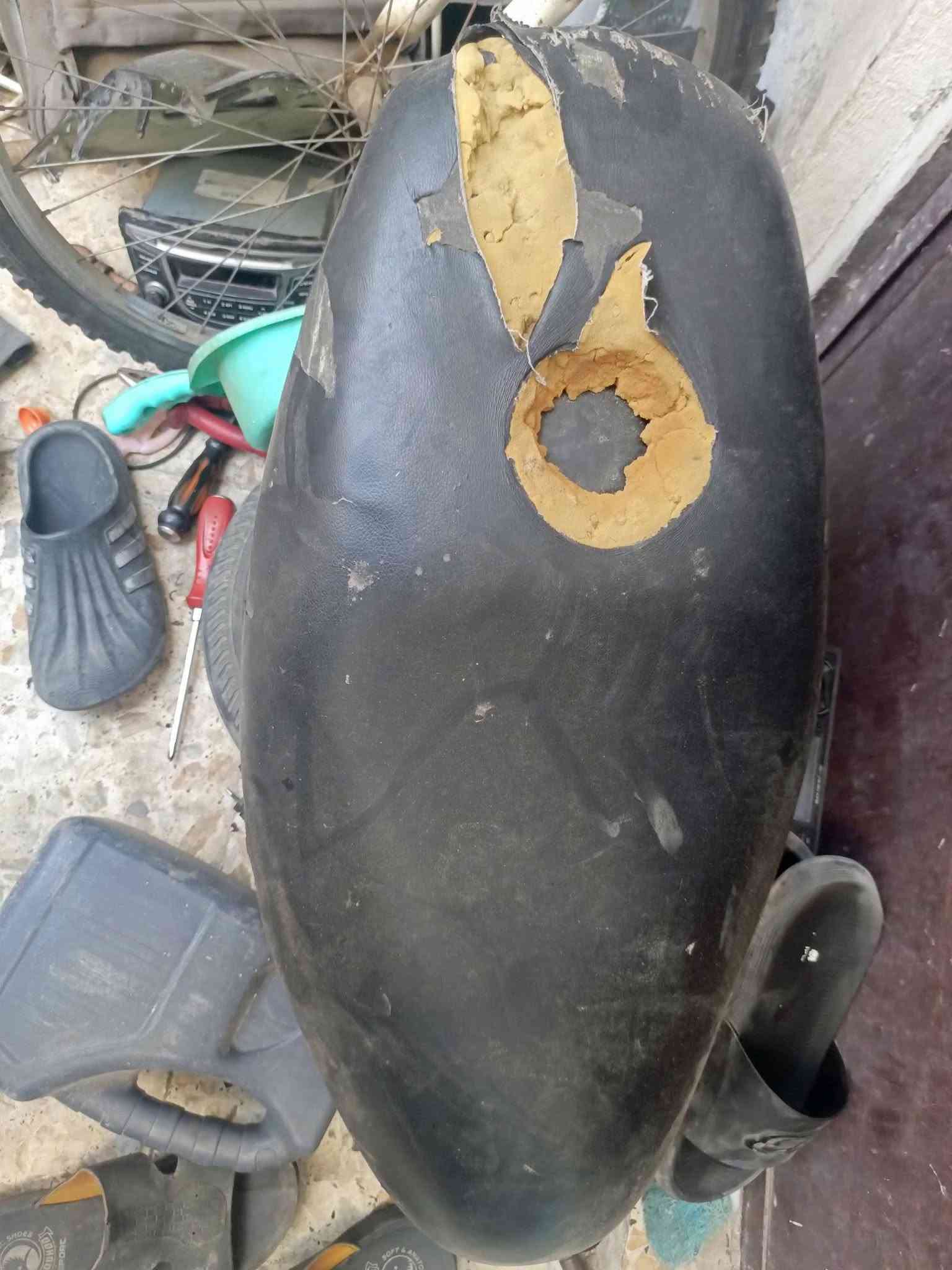 سلام عليكم مو جوه سوك جوة قندرة هههههههههههه 
اكسل ب 25 تعال افتح 

كور نضيف من كلشي ب 30 

صدر مال نثيه نضيف ب 15
 
ستين و ماكشه و شاصي مال نثيه ب 25 

ضفيرة اله تبجي مفولهههههههه ويها كويل و عقل و جوزة ب 40 كلشششششش نضيفه 
 
💥 بغداد مدينة صدر كيارة عندي توصيل جميع محافظا 💥

ويل امامي و بي تاير نضيف 90% ب 40 جاي نباع بس تاير ب 30 والله 

بس ويل خلفي ب 25 

سواد مال نثيه نضيف يخبل ب 20  بطن و كاعيه و ماكان الباتري هم 

فاكيوم اله يموت مال تفصيخخخخخخخخخخخخخخخخخخخخخخ بحت 
30 اله عوجان 
جنطه مال فحل ب 15 

عندي عقل ثنين مال نثيه الواحد على 20 على شغل هم 
0774956915

نص مكتوب في الصور:
- بيها هذا كسر بس اي تاثير ماكو اهل مصلحه يعرفون