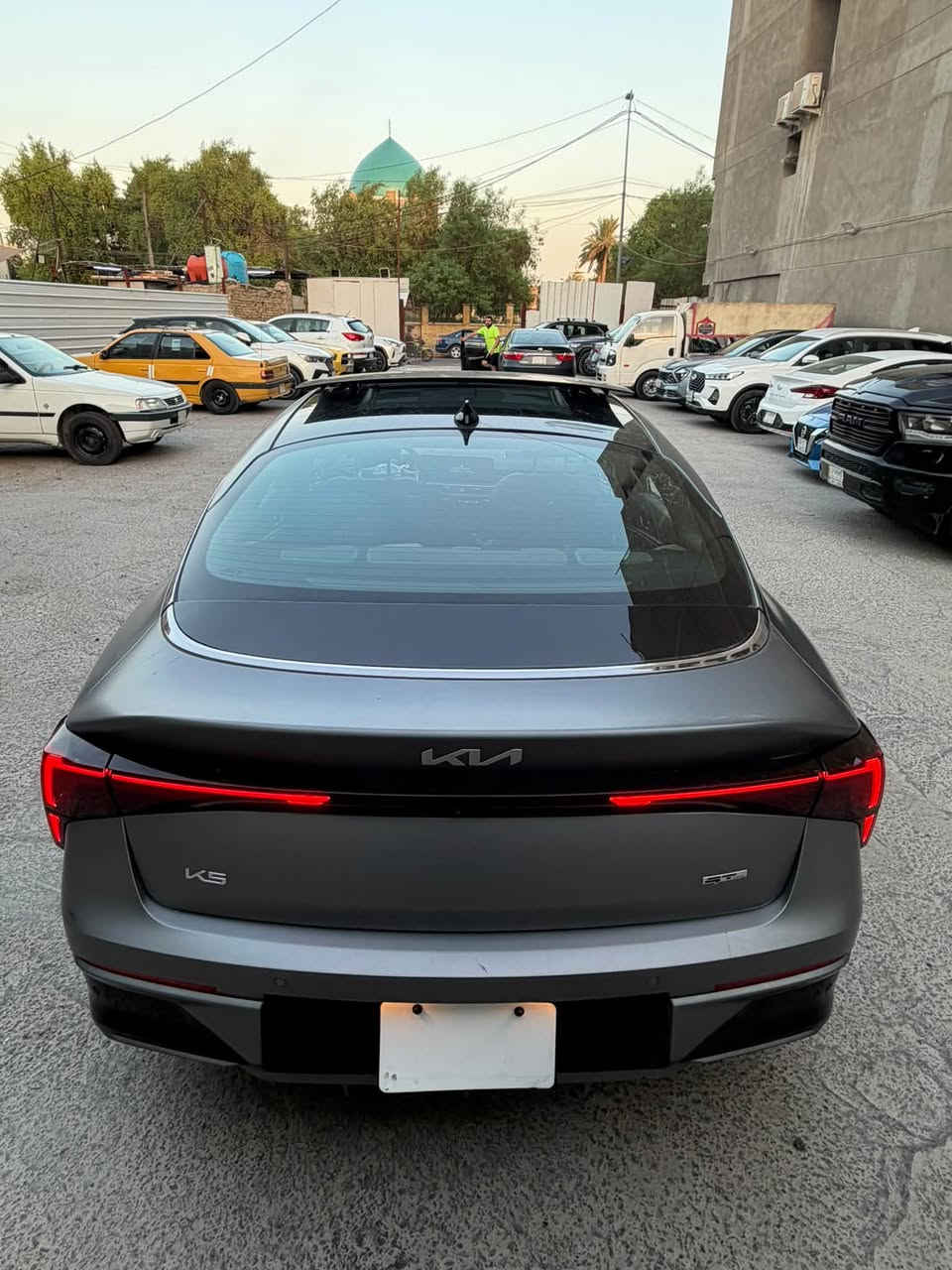 كي فايف K5 بانزين 2026 فول GT Line ✅
السعر 139$ 🔥 ورقة مكمركة حرة بغداد ✅ سعر بلاش ‼️

حادث كما موضح بالصور تشتغل وتمشي بدون دواخل .. 

صور المزاد مرفقة ايظا بالمنشور .. ✅

السيارة حالياً بالاعظمية مدفوع كمرك وضريبة وكلشي ✅

فول مواصفات GT line السيارة بانوراما .. ‼️
ماشية 7 الاف ميل فقط ‼️
لون السلفر الطافي الجديد 2026 ✅

موديل 2026
ماشية 7 الاف ميل فقط 
بانوراما 
بصمة 
محرك 2500 GDi 
نقطة عمياء 
شفتات ستيرن 
قيادة ذاتية
شحن وايرلس
هندبريك بصمة
وضعيات قيادة متعددة
حساس امامي وخلفي
كشنات تدفئة 
ستيرن تدفئة
ابواب بصمة 
سستم صوت BOSE
تشغيل عن بعد 
رادار امامي وجانبي 
ويل كب 18 

دعامية امامية وياها شبّاك وحساسات موجودة بداخلها ‼️

سعر 139$ 🔥 139$ ‼️مكمرك حرة بغداد ✅ سعر بلاش‼️

للاستفسار مكاني الاعظمية اتصل ***********
