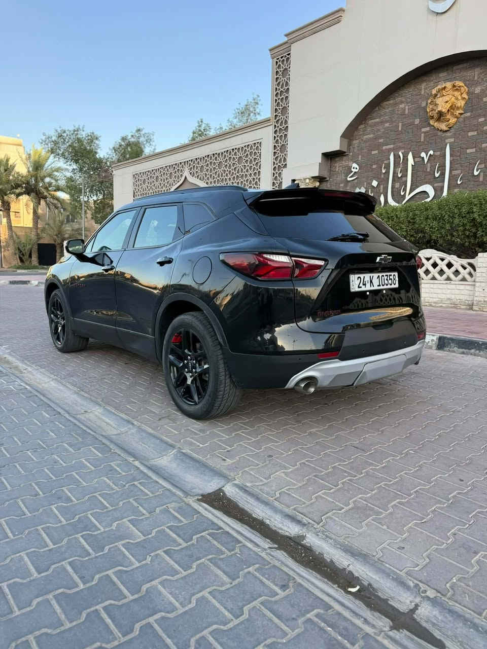 #المركبة : شيفرولية بلايزر 2LT ستة سلندر
#الرقم : دهوك الرقم الحديث ( تحويل مباشر)

#المواصفات : 

▪️السيارة : #شوفرليت #بليزر 
▪️الموديل : 2021
▪️المحرك : 3.6L (ستة سلندر) 
▪️حجم الويل : ويل كب حجم 18
▪️لايتات زينون عالي وناصي مع حاجب LED
▪️بصمات عدد 4 للابواب مع بصمة تشغيل
▪️رادار امامي مانع تصادم
▪️حساسات الأنحراف عن المسار
▪️رادار جانبي (نقاط عمياء)
▪️حساس خلفي
▪️كشنات السيارة جلد اسود
▪️تحكم فول كهرباء لكرسي السائق
▪️شاشة الدشبول حجم كبير (ايباد)
▪️تبريد قطعتين امامي وخلفي
▪️جنطة كهرباء
▪️تشغيل عن بعد
▪️كامرة خلفية دوارة اصل
▪️سايد بريك دكمة
▪️سستم صوت
▪️تحكم ستيرن جهتين بلوتوث وحاكية وكروس سرعة وتحكم صوت 
▪️نظام ABS مانع انزلاق

السعر المطلوب : 160  مع المجال المكان نجف
 
الاتصال على :***********
