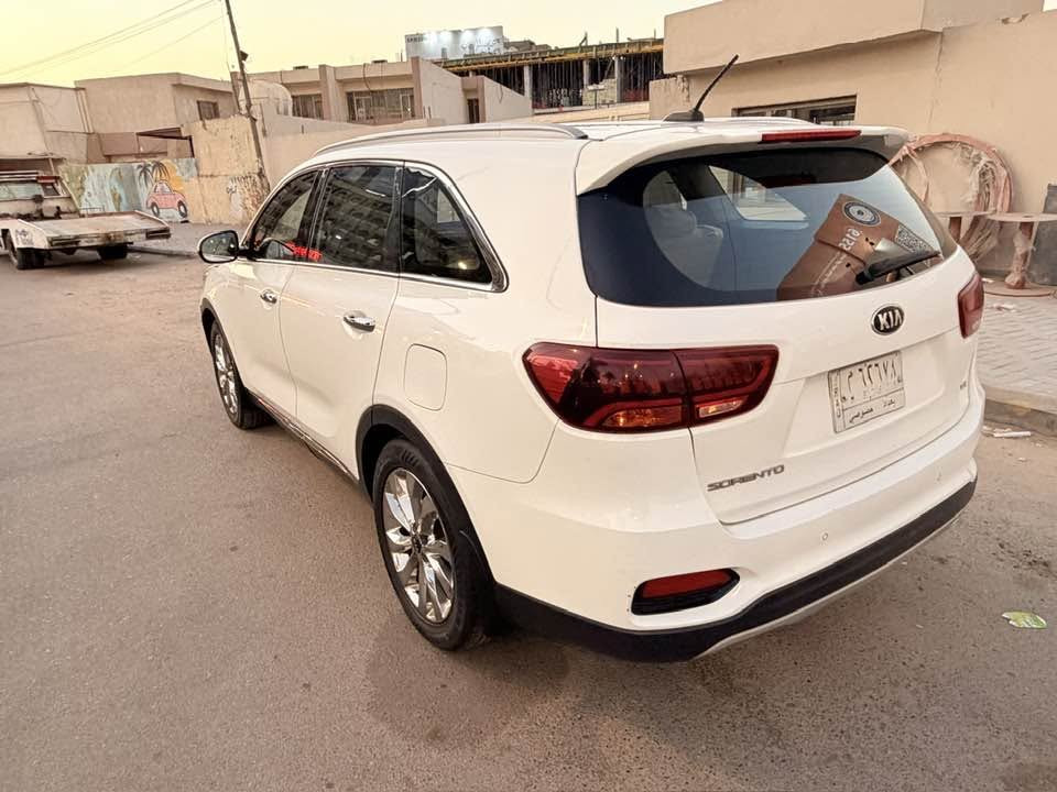السلام عليكم سورنتو موديل 2019 خليجي 

مكينة 6 سلندر
موصفاتهة 

بصمة 

كشنات الامامية كهرباء
جنطة كهرباء
اربع وضعيات قيادة
بردات خلفية 
شاشة كبيرة بلادية 
كامرة خلفية دوارة 
حساس امامي وخلفي 
مري شفط 
بصمة ابواب 
ثلاث قطع تبريد 
سبعة راكب 

تايرات جدد وحدادية جديدة 

تبريد ثلج ما يبوخ منضومة جديده كاملة 

السيارة جديدة حتى كتلوكات شركة بية

عنواني بغداد 
السعر 217 
رقم / ***********
ملاحضة / بيه نص جاملغ صبغ الامامي بس وبارد
