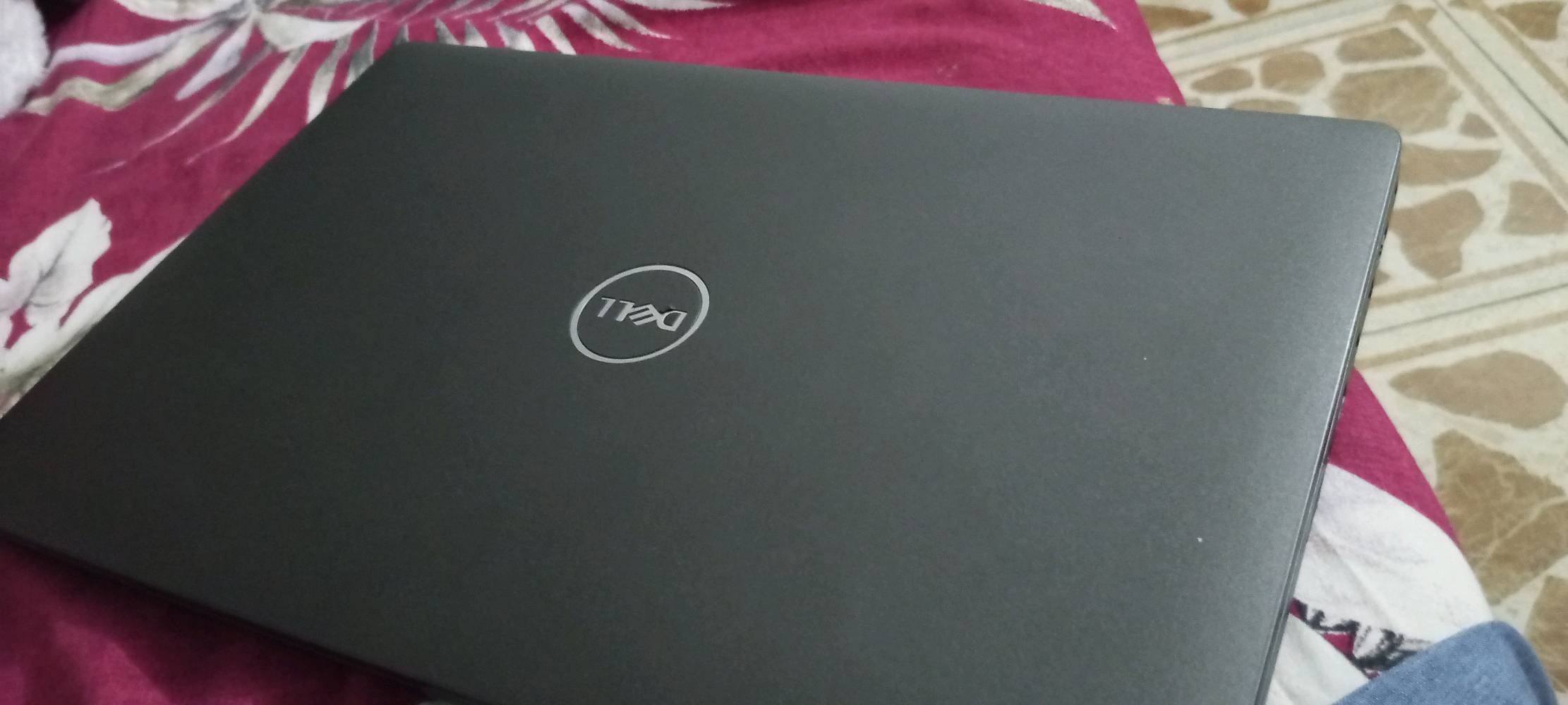 Dell3540 للبيع الجهاز مستخدم استخدام قليل اخو الجديد شخط مابي
المعالج cori7 الجيل 8
هارد 256ssd 
كرت شاشة خارجي 2gb
مناسب البرمجة والتصميم 
يشغل GTA 5 +pes 21 
يشغل باقة ادوبي باكمله سلس جدا 
كيبورد ضوئي عربي انكليزي 
الهدايا 
شاحنه اصليه ✔️ +حقيبة + ماوس ضوئي