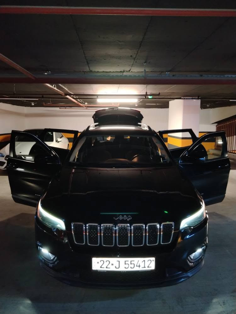 🚙 للبيع Jeep Cherokee Latitude 2019

🇺🇸 وارد أمريكي
📍 نمرة جديدة
📊 العداد: 107,000 كم
🎨 ولا قطعة صبغ أو معجون
🪑 فرش قماش
📱 شاشة + Apple CarPlay + Android Auto
🚘 تثبيت سرعة
📷 كاميرا خلفية
💡 إضاءة زينون
🔥 تدفئة مقاعد أمامية

🔧 المحرك: 2.4 لتر – 4 سلندر
⚙️ دفع أمامي

🛠️ حالة المحرك:
تم فتح الغطاء العلوي فقط لتغيير الجوان (الواشر)، بدون أي تغيير أو صيانة داخلية للمحرك.

🔋 البطارية مبدلة قبل أقل من سنة
🛢️ الزيت مبدل حديثاً
⛽ البنزين المستخدم خلال فترة الاستخدام سوبر
🔧 البواجي مبدلة حديثاً، أصلية وكالة

✅ جاهزية ميكانيك وكهرباء 100%
✅ بدون أي معجون أو صبغ
✅ السنوية مجددة من حوالي 6 أشهر
✅ لا توجد عليها غرامات
✅ سيارة نظيفة وجاهزة للاستخدام

📞 للاستفسار والتفاصيل: *********** أربيل, العراق
