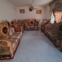 ١٠ مقاعد • خشب ثقيل • ملكي