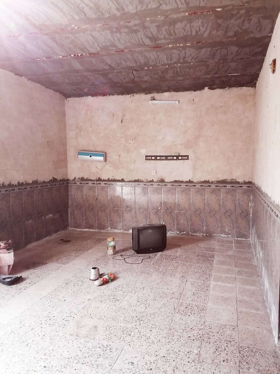بيت زراعي بحي العسكري شارع ٣٠ قريب عله محلات ابو حازم قبل لاتعبر المشروع المساحه ١٥٠ ويمه قطعه ١٥٠ تنباع ويا وسعر كلش زين كامل خدمات كهرباء خطين ***********
