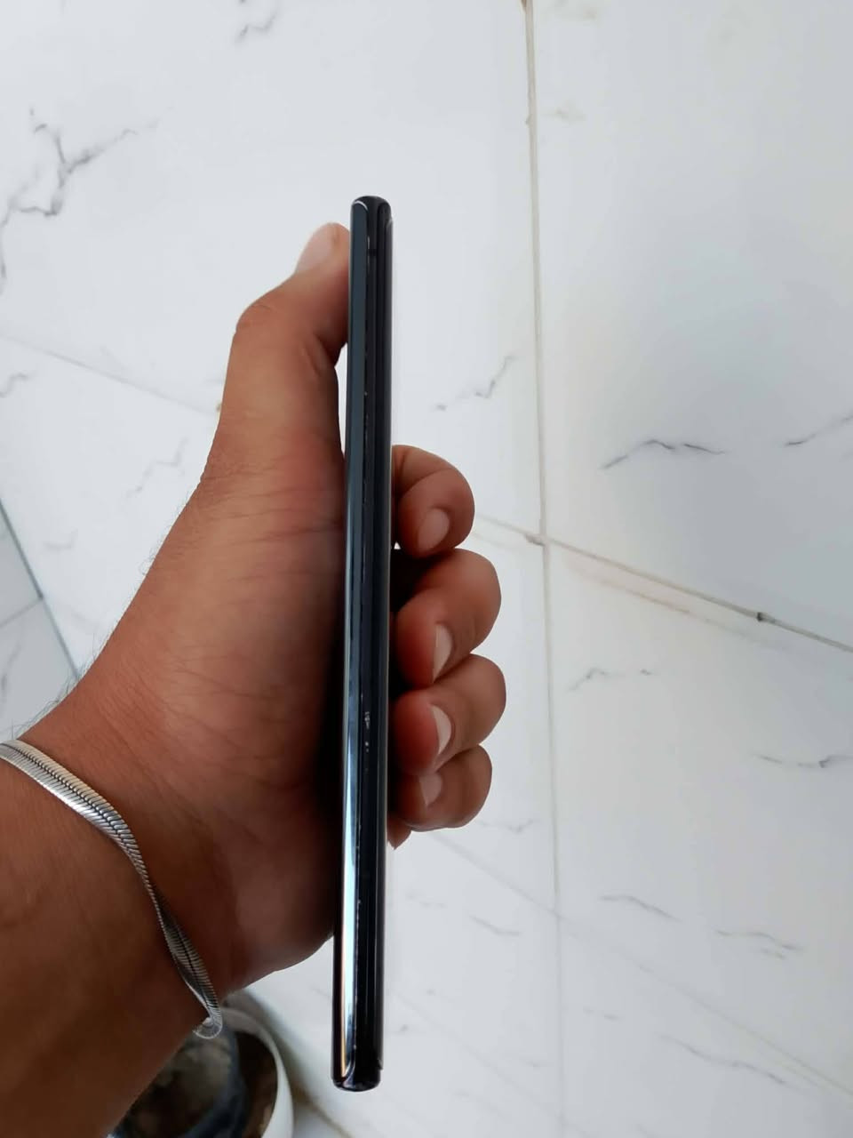 السلام عليكم سامسونك نوت 20 الترا ذاكره 256 رام 8 كلشي شغال بيه تردد شاشه 120 Hz معالج Snapdragon 865+ بطاريه 4500mAh كلشي شغال بيه ماه عده كامراات متوقفات السعر 330 بيه مجال بسيط مكاني حله ***********
