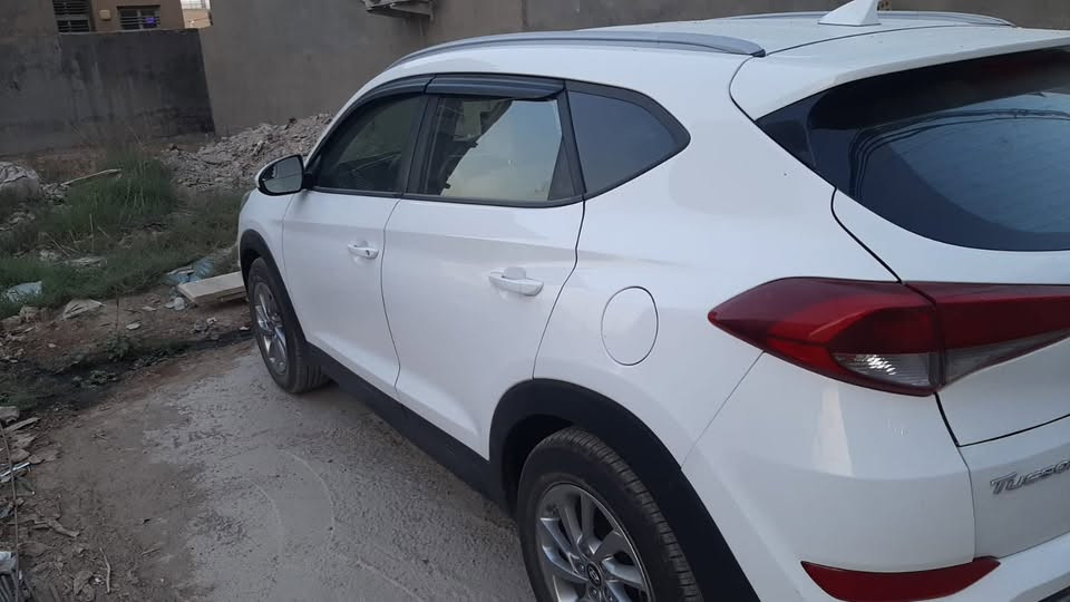 �🔥 للبيع توسان وارد أمريكي – 4WD 🔥🚘
🔹 موديل: 2018

🔹 محرك: 2400

🔹 دفع رباعي 4WD

🔹 الممشى: 72 ألف كم

🔹 رقم بغداد

🔹 ليبل واحد

🔹 السيارة جاهزة وما بيها أي نقص

✨ المواصفات:

• ستيرن تحكم

• شاشة

• شاشة أعطال

• كاميرا دوارة

• كشن السايق كهرباء

• تدفئة الكشنات الأمامية

• LED أمامي

🛠️ تفاصيل الحادث:

الحادث كان باب الجنطة، وتم تصليحه بنفسه وصبغ فقط بدون تبديل وبدون إيرباگ.

البنيد بيه رصعة، تم إصلاحها وصبغ نص البنيد فقط.

📍 الموقع: بغداد – حي الإعلام

📞 للاستفسار: ***********
