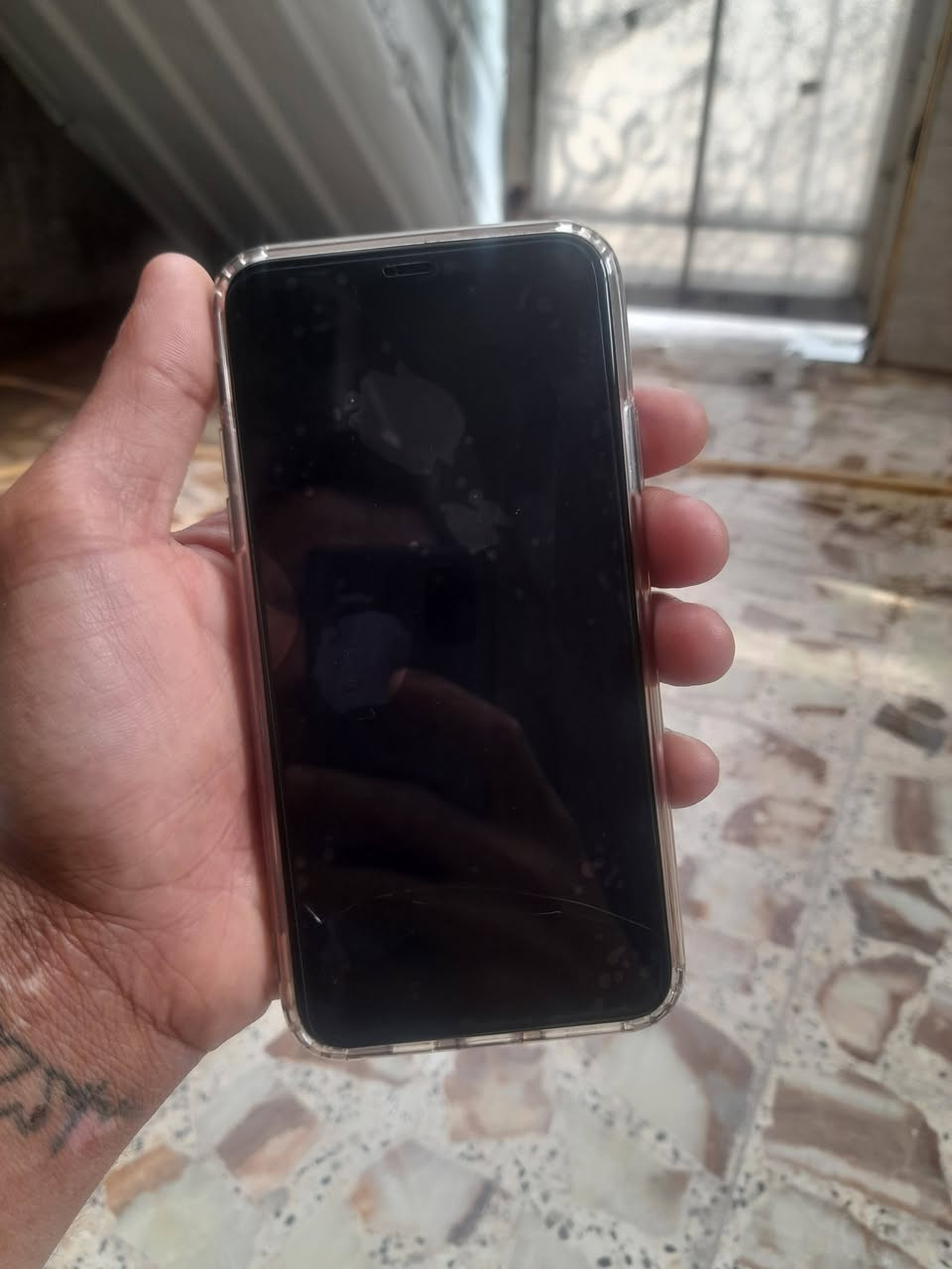 آيفون ١١ برو ماكس • بطارية مبدلة • شاشة مكسورة