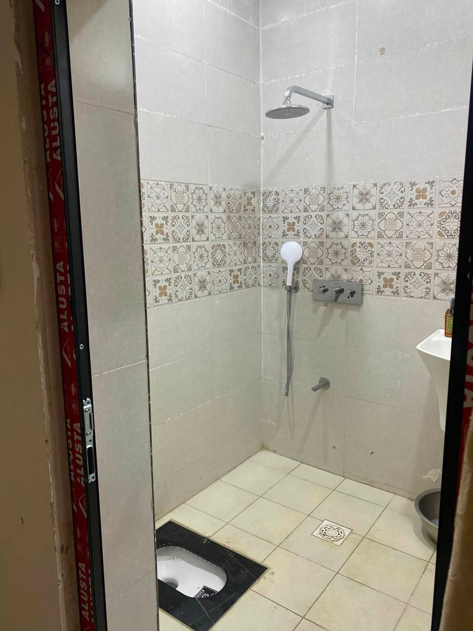 سلام عليكم
بيت با الصابيات
١٢٥م
مقابيل خدمات وشارع عشرين
البيت طابقين
بناء جديد 
يحتوي على ستقبال مفتوح على الحولي
مطبخ حار بارد
حمامات توليت٣
الطابق الثاني 
غرفتين حولي 
بيتونه سطحين
الاستفسار ***********
بي واتساب
