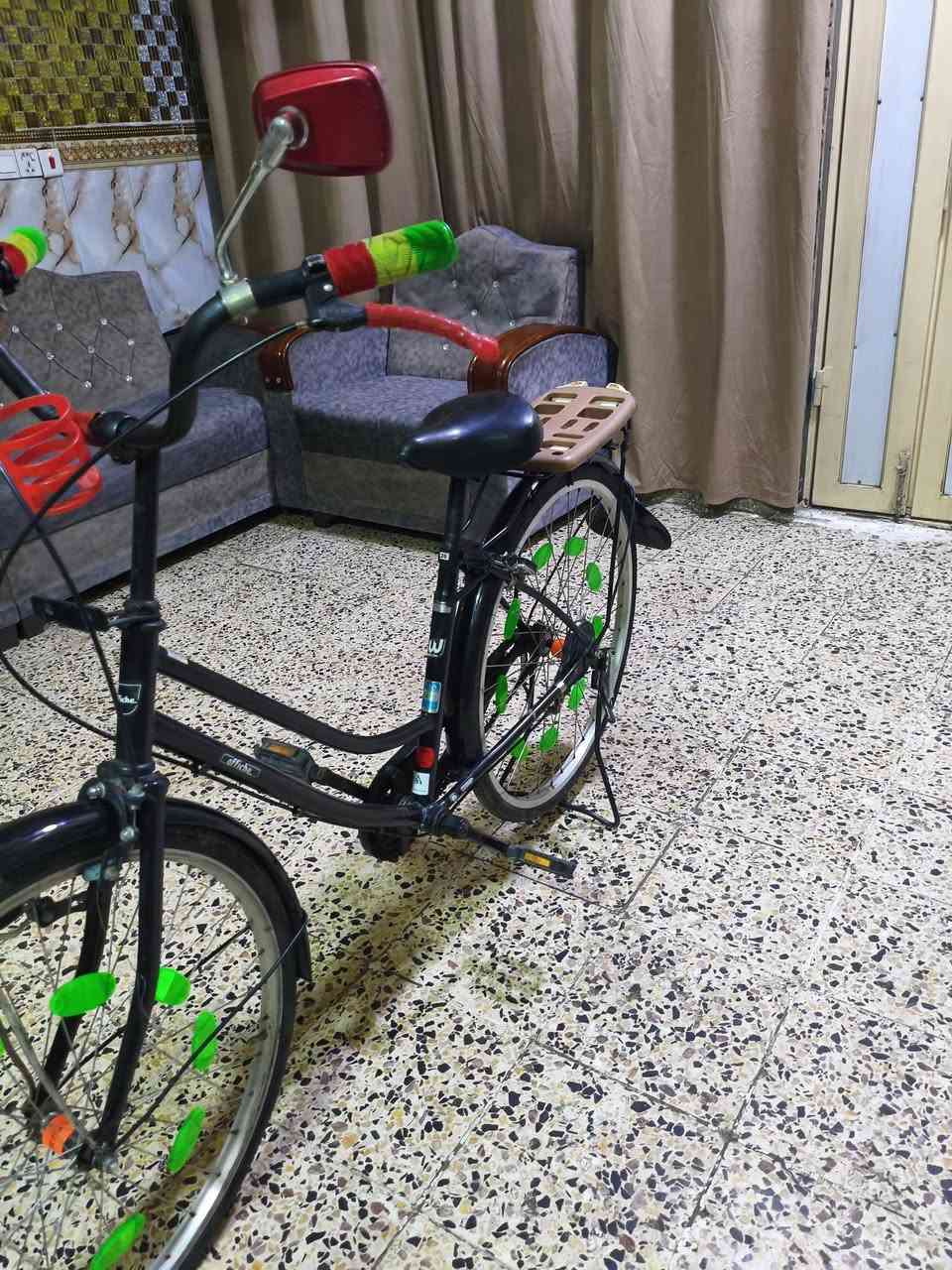 السلام عليكم
بايسكل بناتي حجم 26 شركة اوفيش كامل مكمل 

جديد الله شاهد مستعمل شهرين او اقل تايرات جدد كلشي جديد للاستفسار *********** مكاني بغداد
