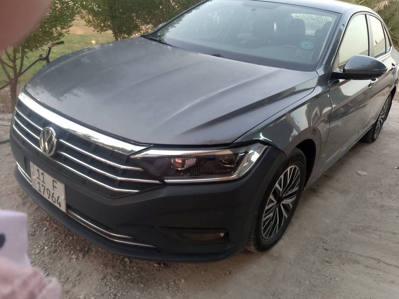 جيتا 2019 بيها 3قطع صبغ شواصي لغود كفالة عامة سونار موجود
 السعر100 بيها مجال بسيط مكانها بغداد حي الجهاد
‏‪***********‬‏

نص مكتوب في الصور:
- الكشف عن الصبغ السمكرة البارد التبديل الدعامي *********** *********** العنوان : بغداد - البياع - تقاطع درويش - مقابل المجمع السكني تاريخ الفحص 2026-08-12 الوقت 4:30:08 PM اسم صاحب السيارة طه رقم السيارة 17964 ف/بغداد النوع والموديل فولكس واكن/رصاصي2019 ملاحظة : الفحص نافذ لمدة 3 ايام من تاريخ الفحص الجانب الايمن طخة وبارد ومفتوح جاملغ امامي - طخة وبارد باب خلفي - طخة باب امامي - رصعات وخدوش في الجانب - طخة دوسة - بارد جاملغ خلفي الجانب الايسر تبديل وصبغ جاملغ امامي - بارد باب امامي - بارد باب خلفي - صبغ جاملغ خلفي - طخة تكمة رصعات وخدوش قبق الجنطة - ضرر دعامية المصد الخلفي رصعات وخدوش قمارة الجزء العلوي صبغ ومفتوح بنيد - تبديل تجاري دعامية المصد الامامي