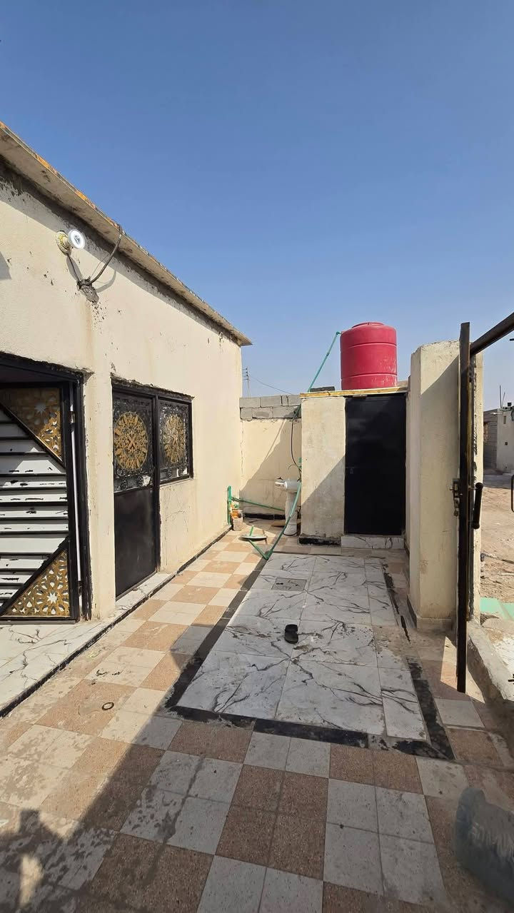 يتوفر بيت اللبيع
العنوان ابي الخصيب شارع الوصطي قرب مدارس الصفرة 
نوع العقار وقف سني ما مسجل 
بس موجود اسمة بل وقف 
ويتعهد البايع عشائر ودولة في الرسميات 
يتكون من 2غرف 
صالة كبيرة 
ديوانية مطبخ صحيات   
البيت كلة سندويج 
وسراميك  وسقف ثانوي 
المساحة 200متر 
يبعد علا شارع العام 100متر 
سعر 40مليون وقابل التفاوض 
ستفسار ابو عباس 
***********
