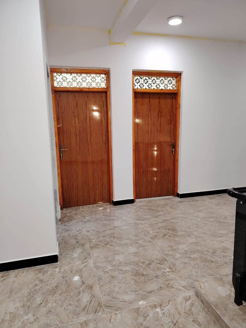 دار 🏠 للبيع   طابقين تشطيب جديد المساحه ١٠٠ م يحتوي ع 3️⃣غرف نوم ومطبخ وصاله وصحيات خارجيه وداخليه العنوان حي اور شارع السبيس 
*********** 📞
