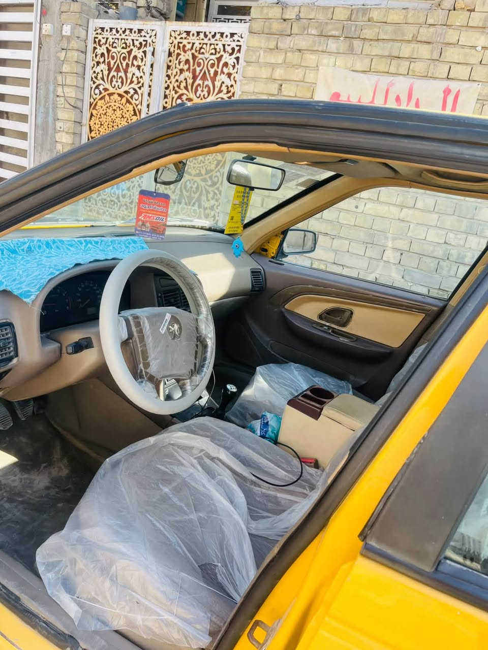 بيجو لميس 2016
 مكفوله بيه بس هلالات معمره 
كير ومكينه مكفولات
ماشيه 173 الف 
سنويه جديدة
مكانها الامين الثانيه 
رايدها ب 41 ورقه وبيها مجال
***********
