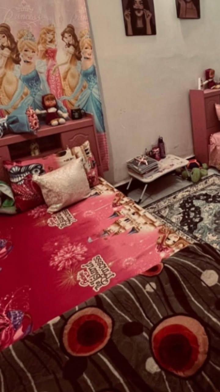 للبيع غرفه بناتيه سعر 250 وبيه مجال  ميز بلازمه ٢٥ قفل رقم ***********
