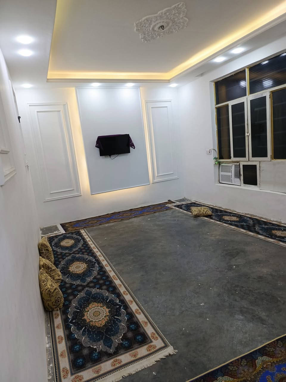 اسلام عليكم. بيت البيع مساحه150 
‏مطبخ ستقبال غرفتين نوم وصاله
‏موقع  شهربان حي المهدي فرع الي  بعد المولد سقوف ومغربي كهرباه كله جديد شغل
‏سعر خاص
‏‪***********‬
